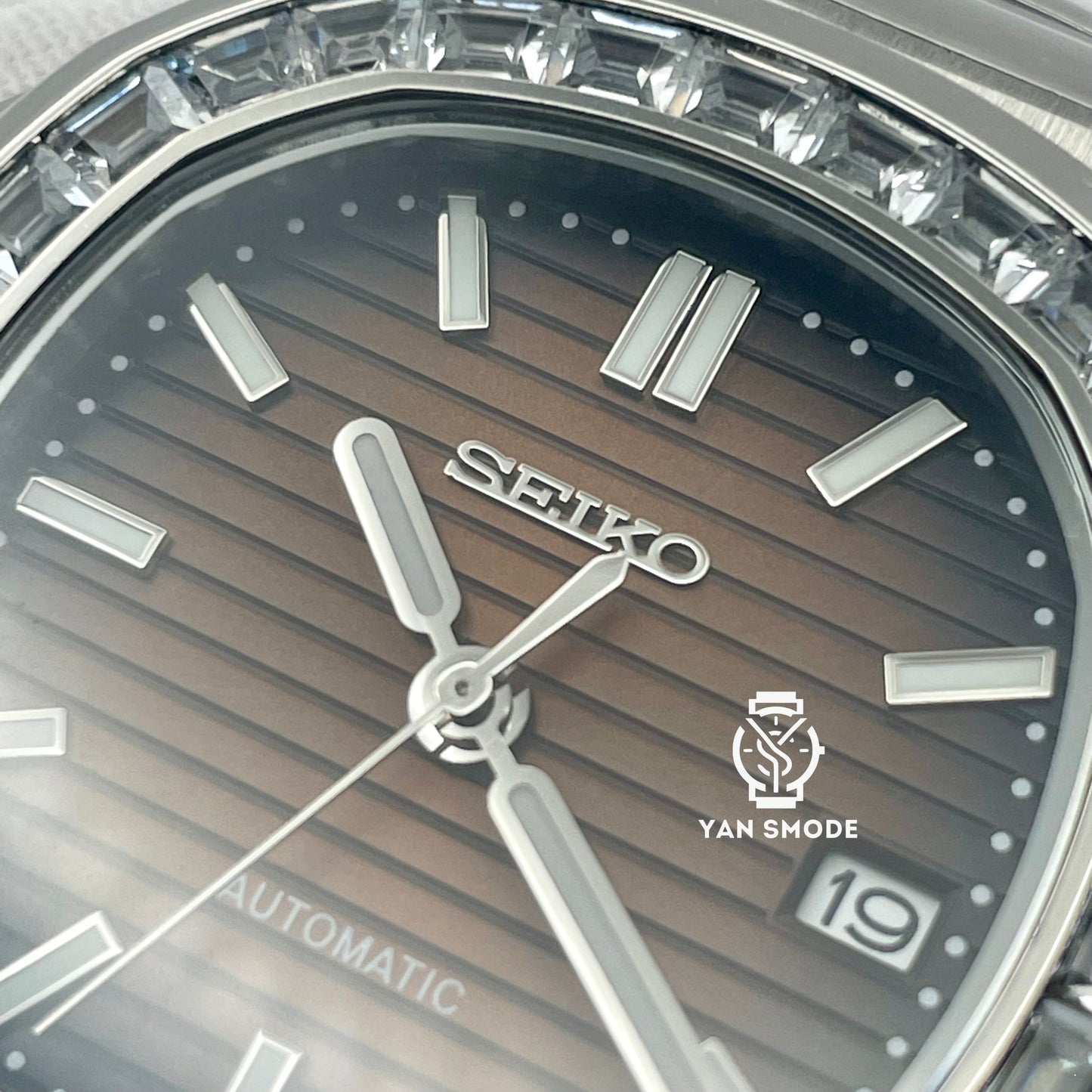 Nautilus Caramel Diamond Decorated