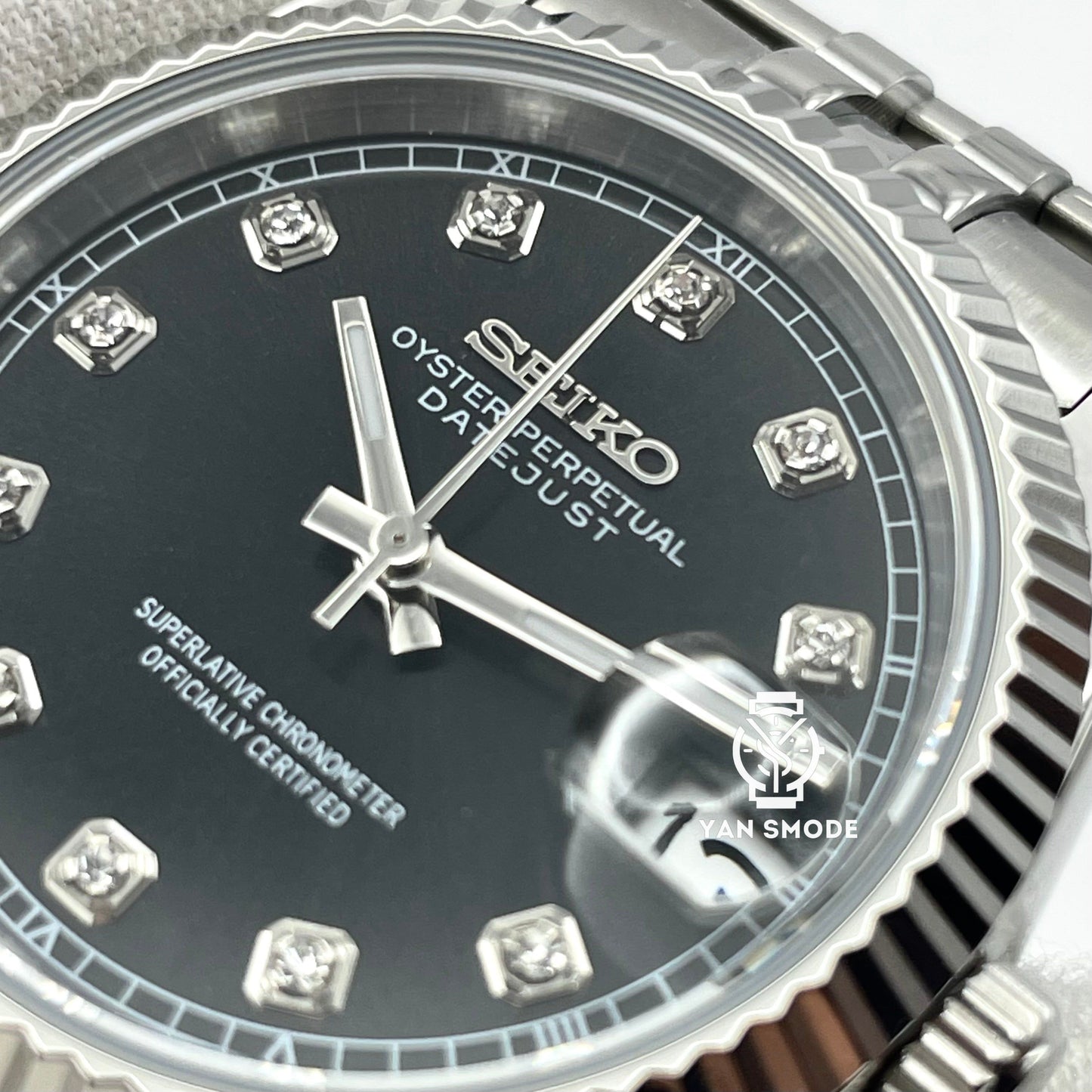 Date Just Grey Diamond Decorated