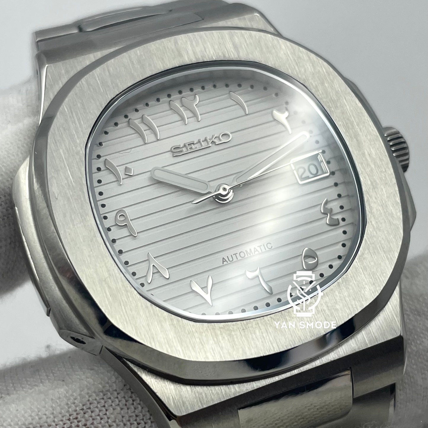 Nautilus White