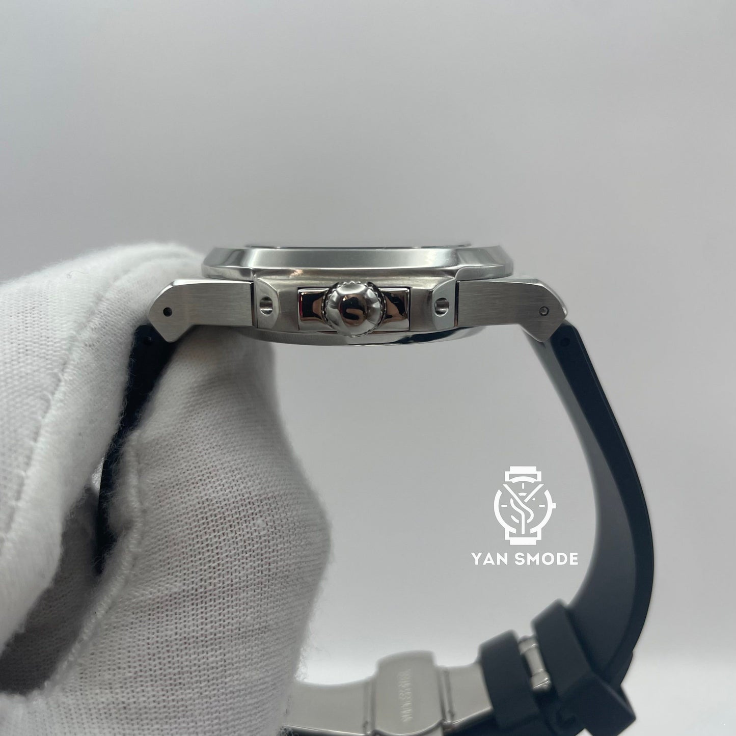 Nautilus Grey
