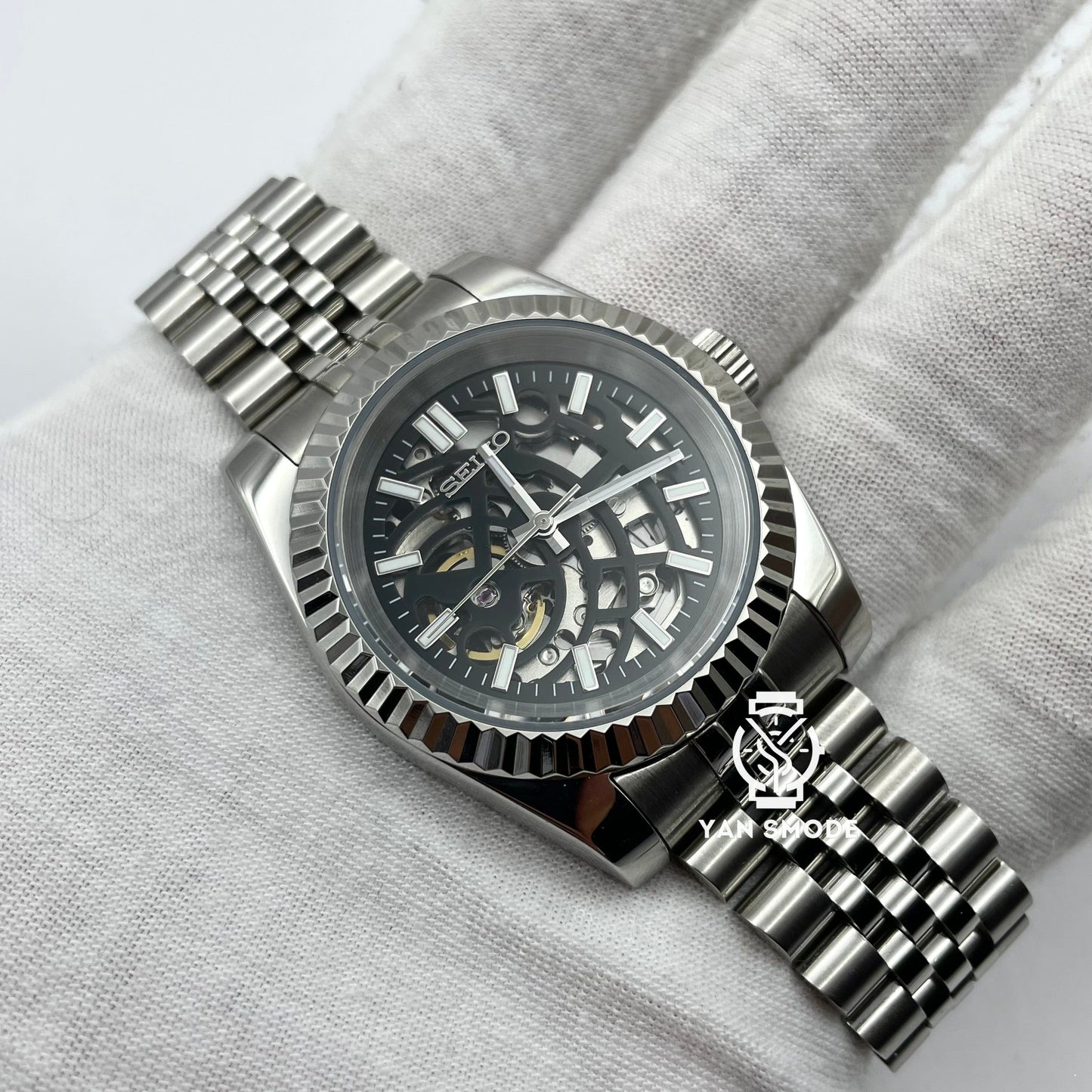 Date Just Black