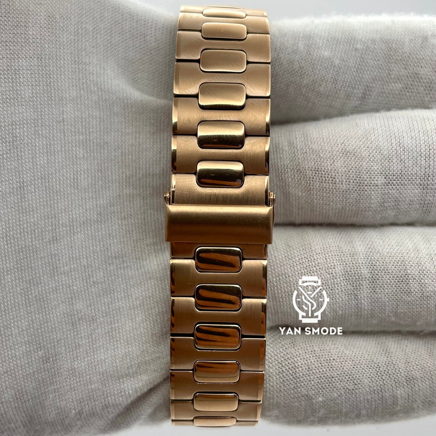 Nautilus Caramel Diamond Decorated