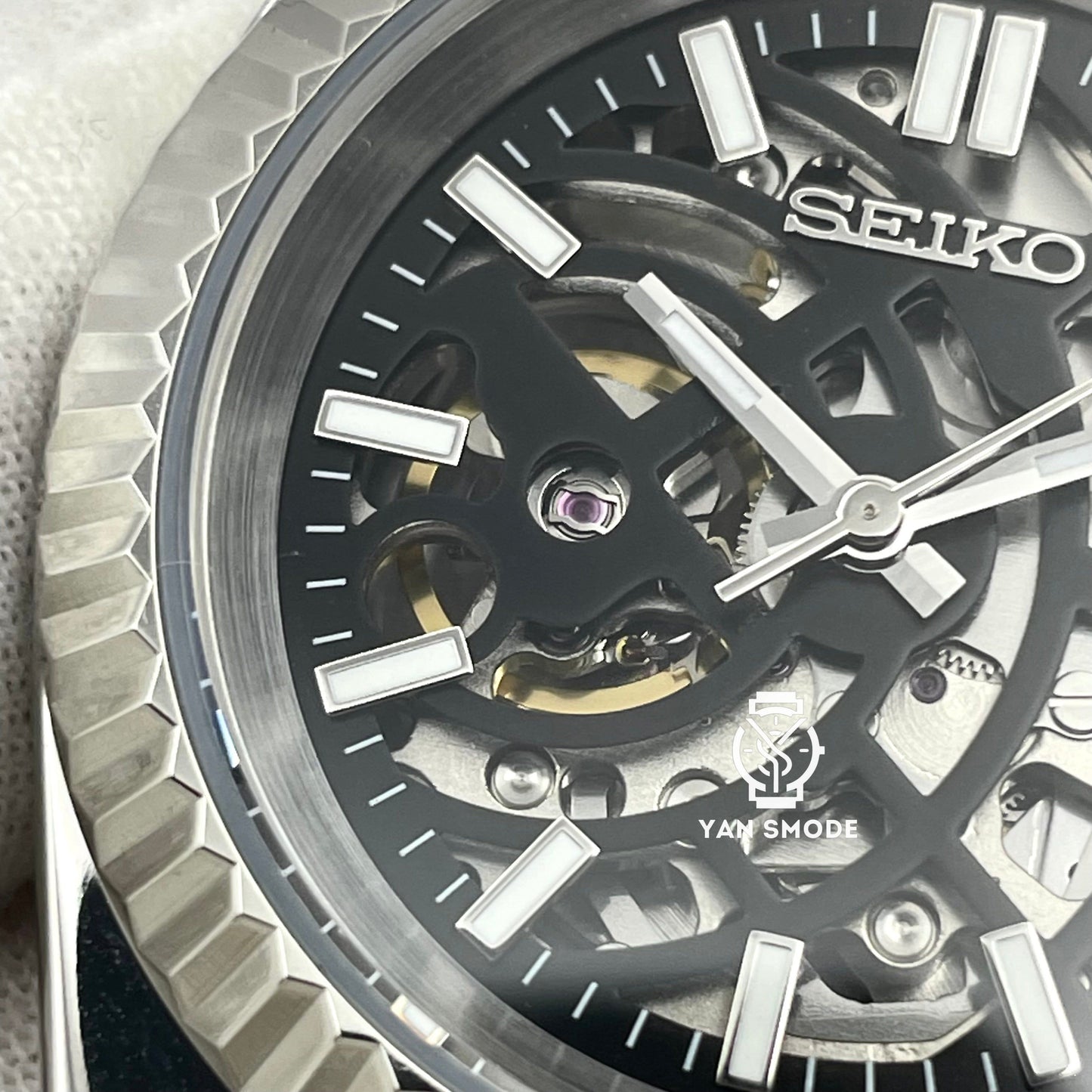 Date Just Black