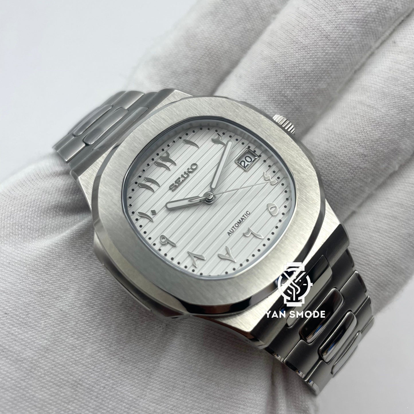 Nautilus White