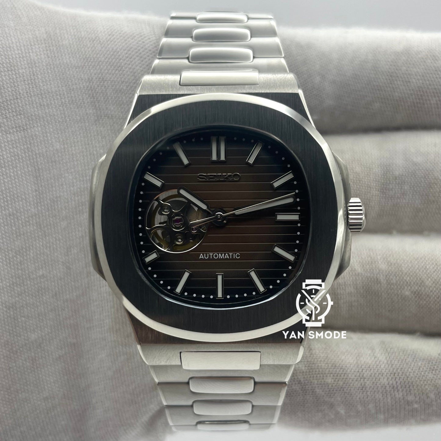Nautilus White