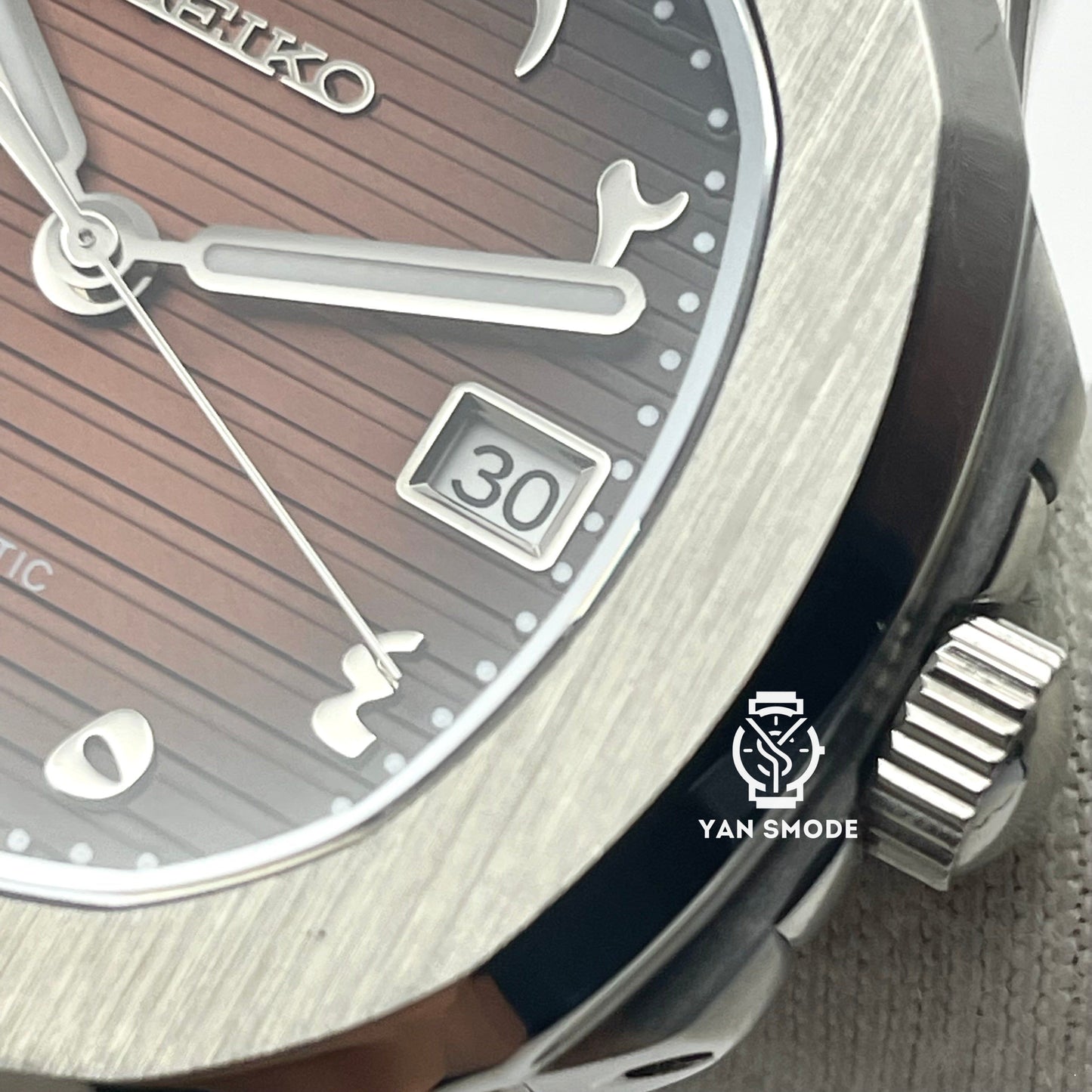 Nautilus White