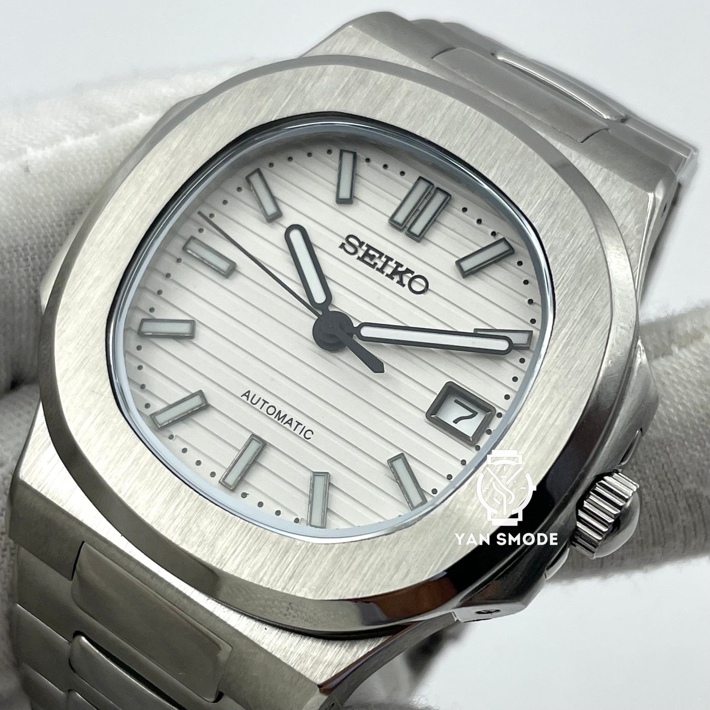 Nautilus White