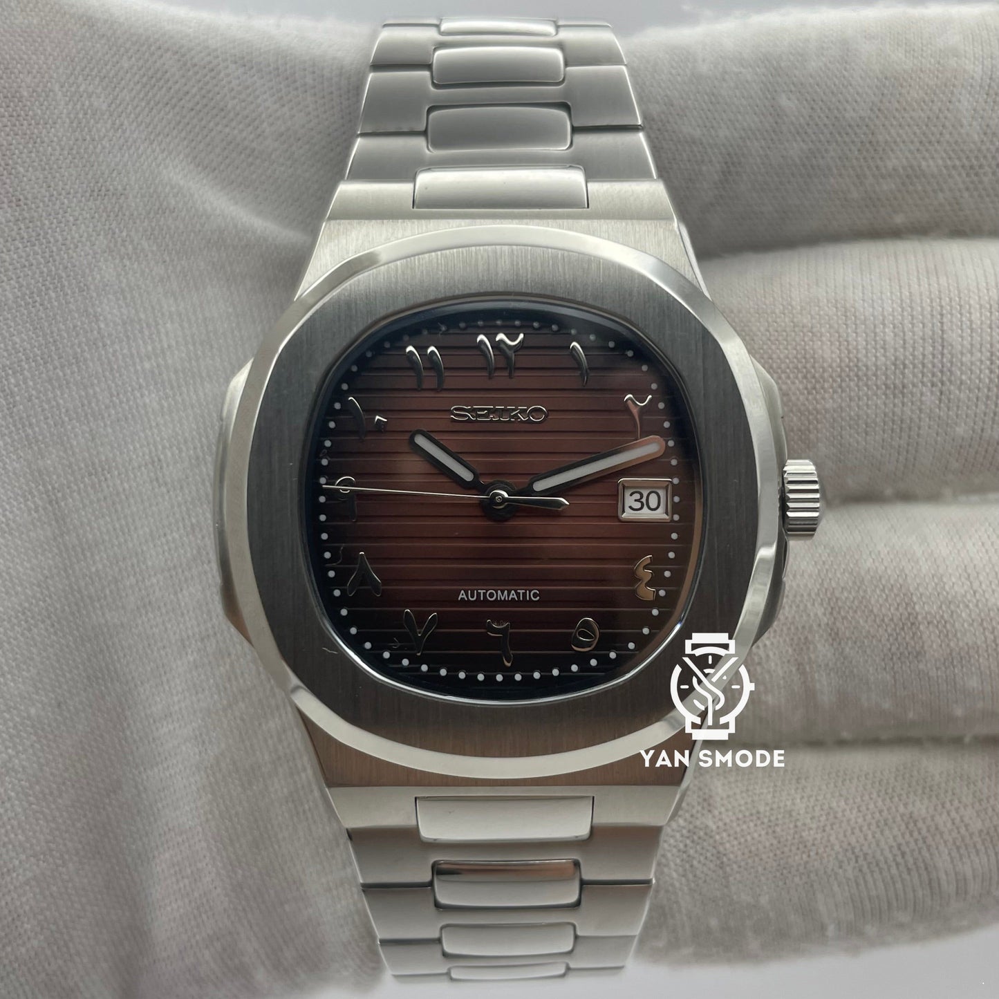 Nautilus White