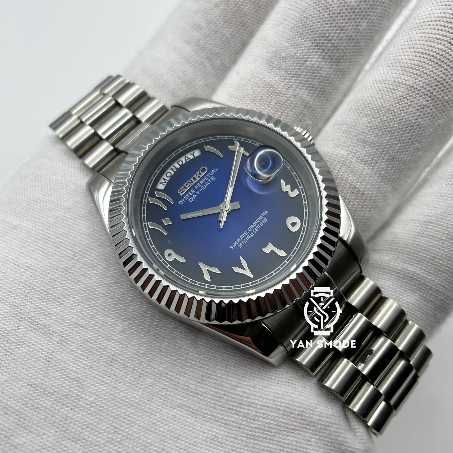 Day Date Arabic Dial Bleu Foncé