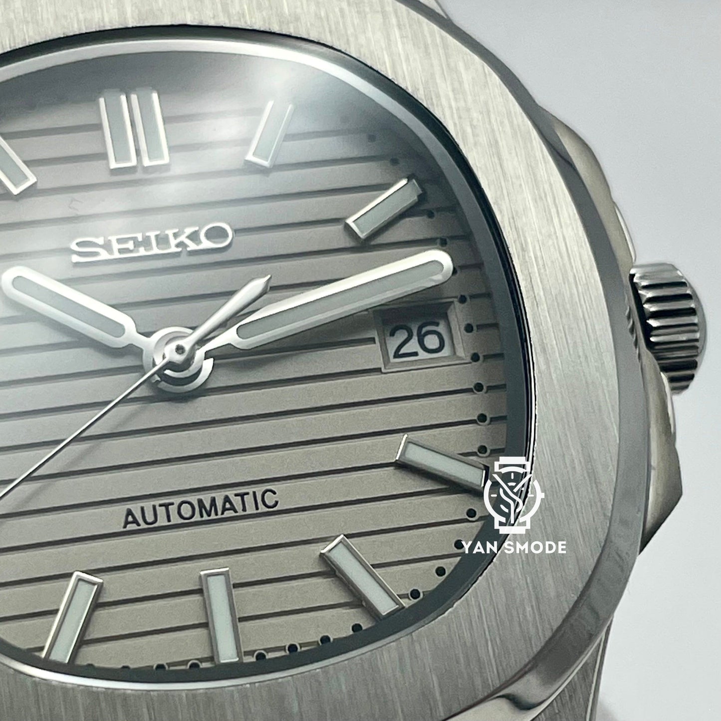 Nautilus Grey