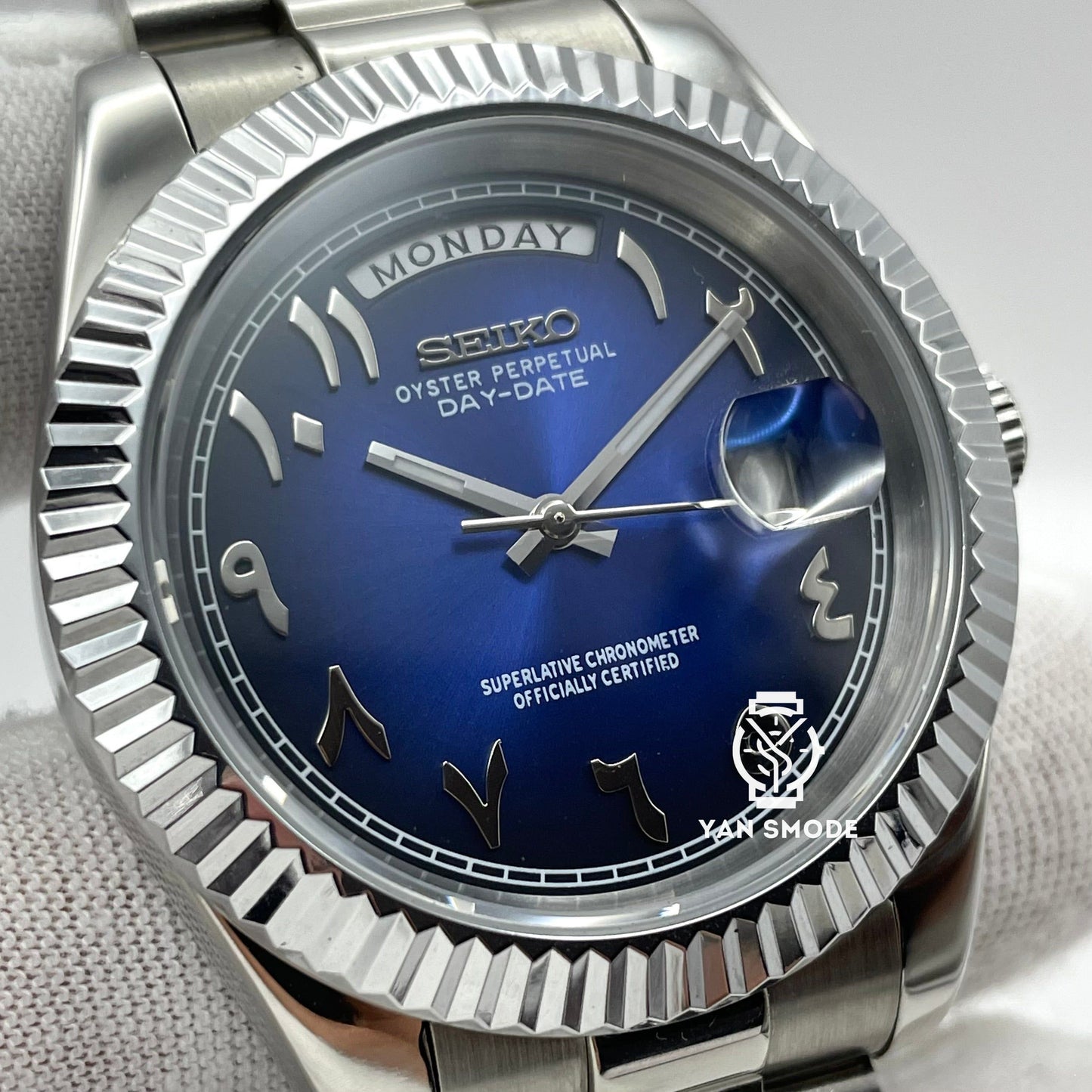 Day Date Arabic Dial Bleu Foncé