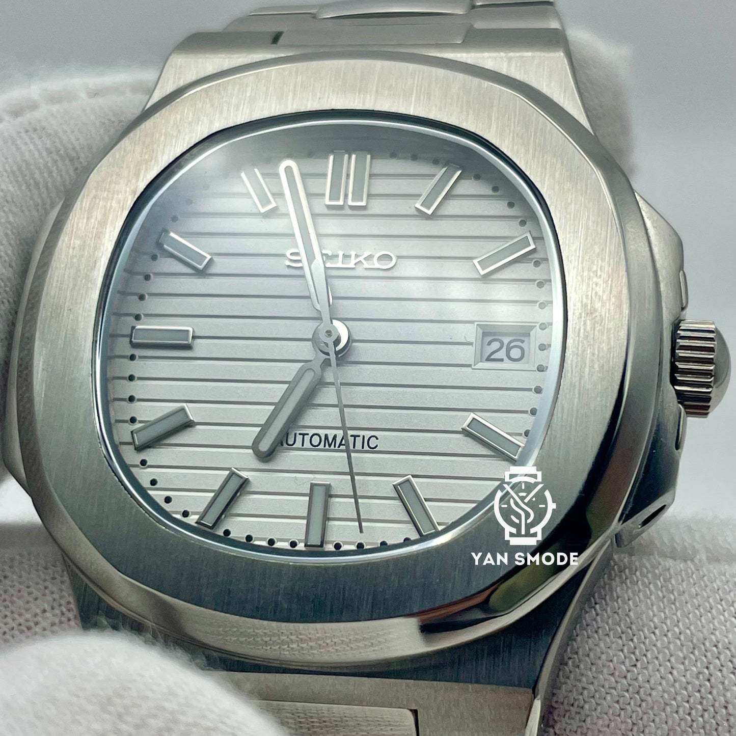 Nautilus White