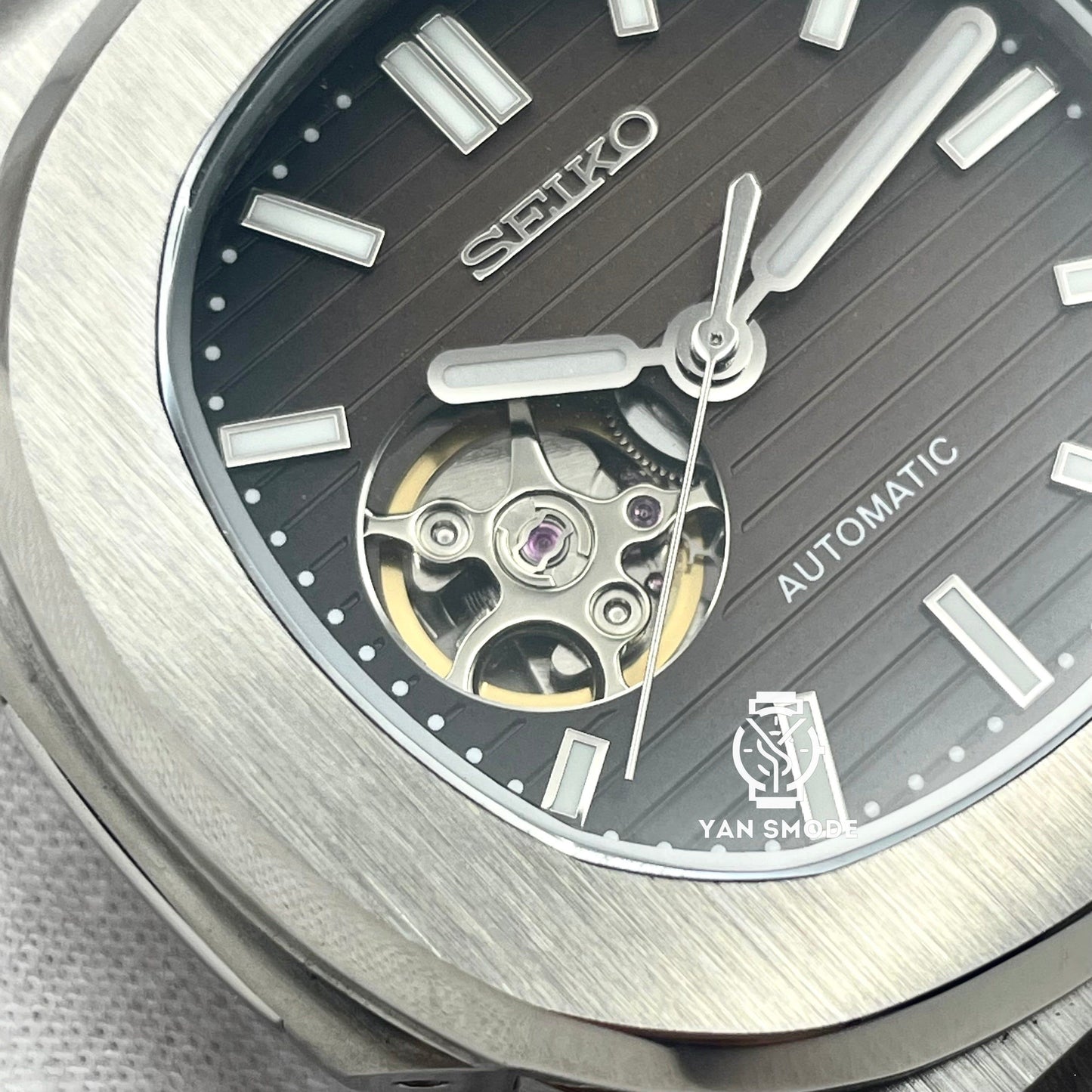 Nautilus White