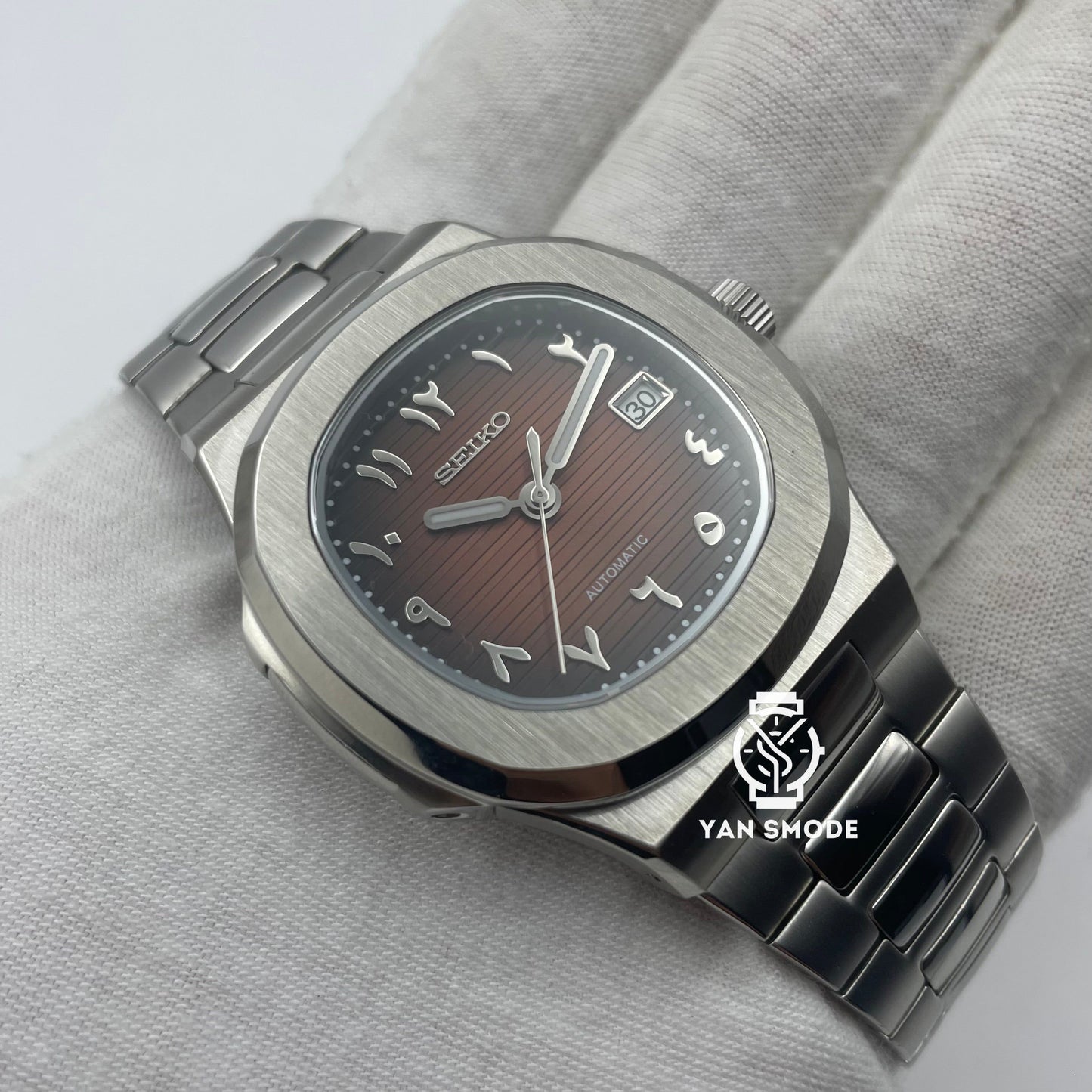 Nautilus White