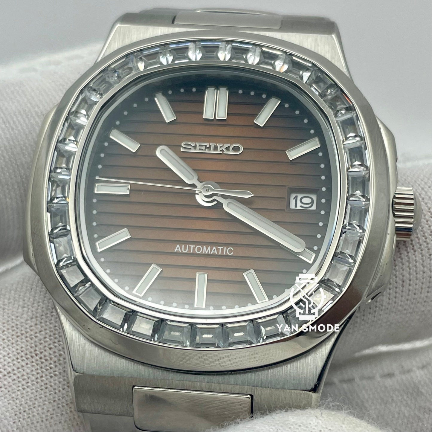 Nautilus Caramel Diamond Decorated