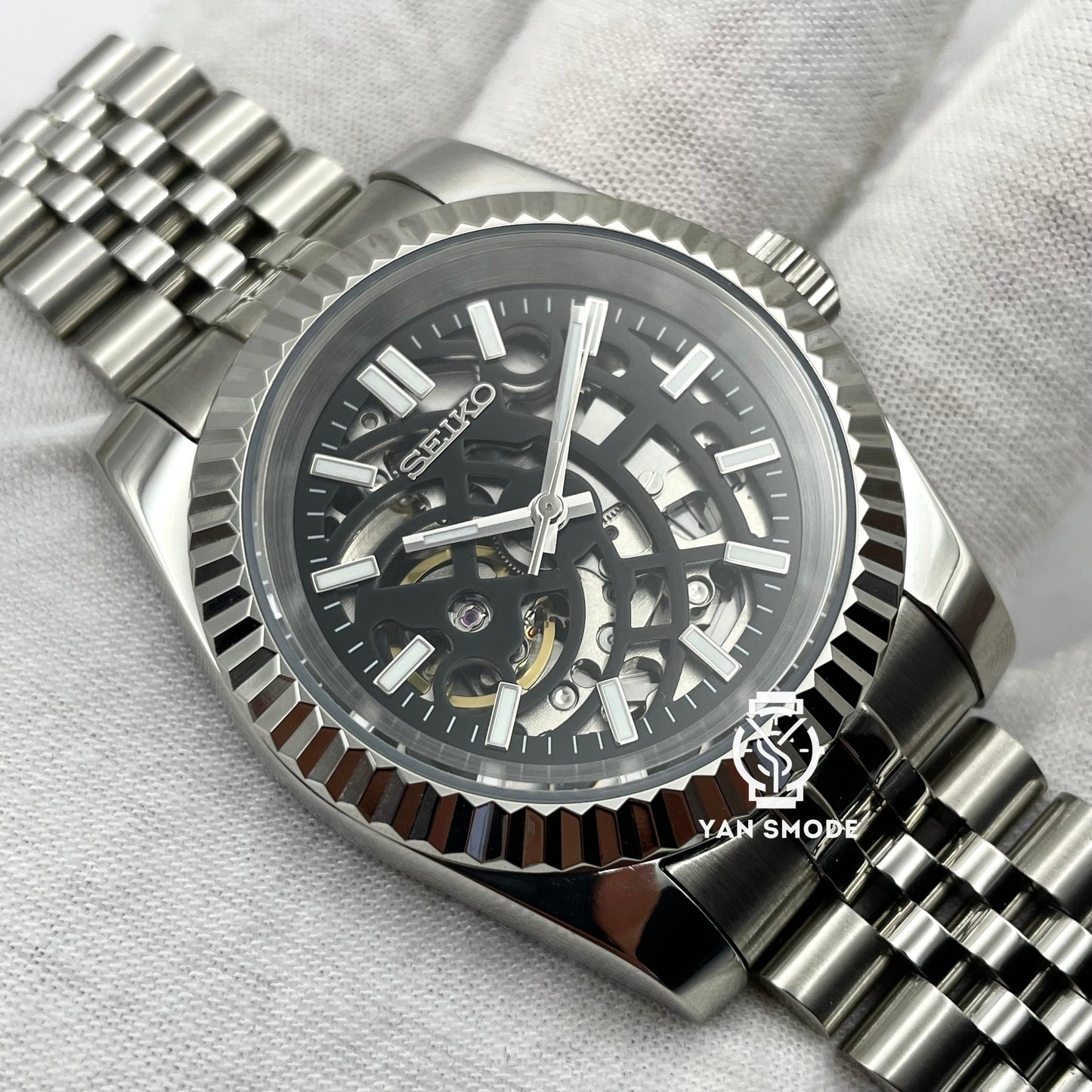 Date Just Black
