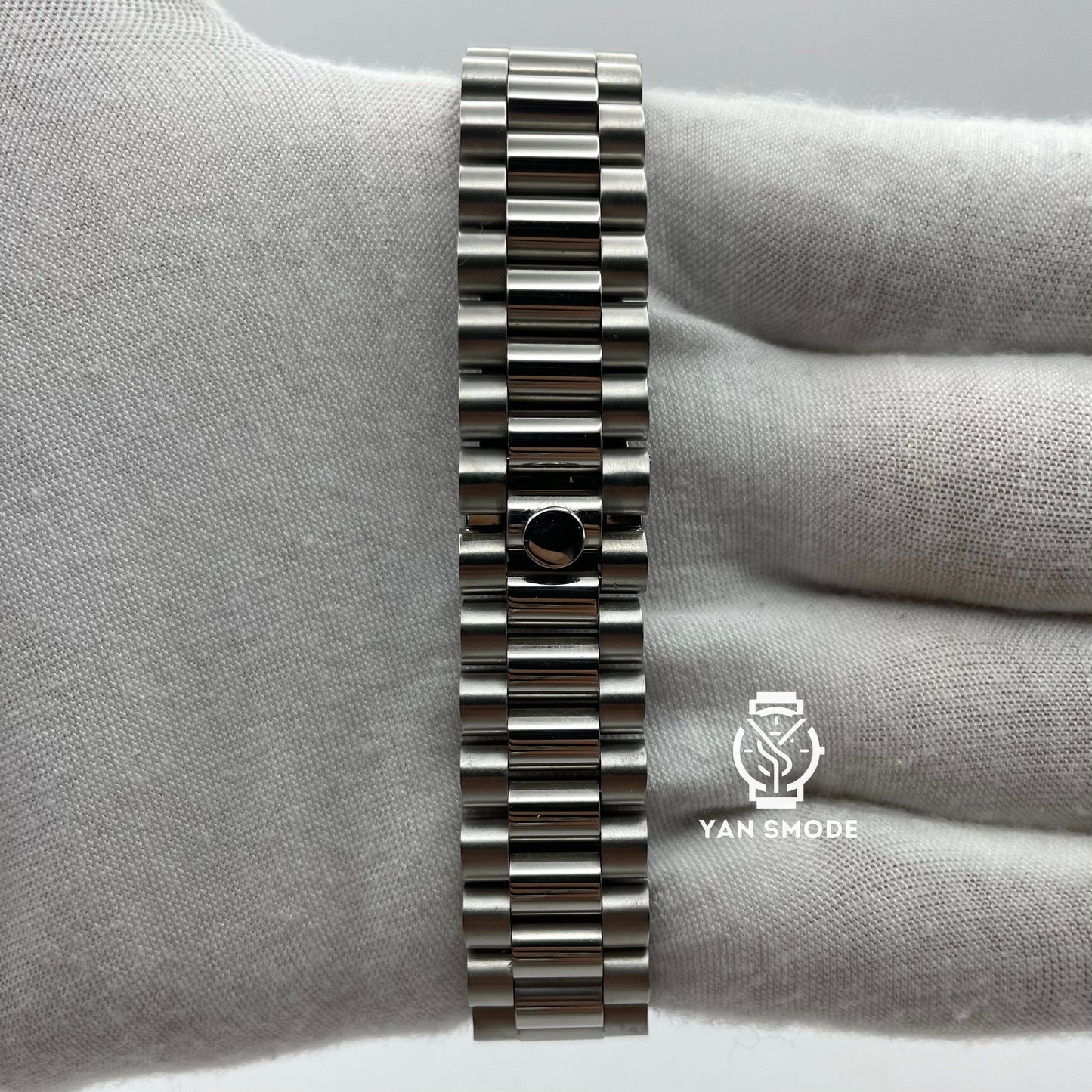 Date Just Grey