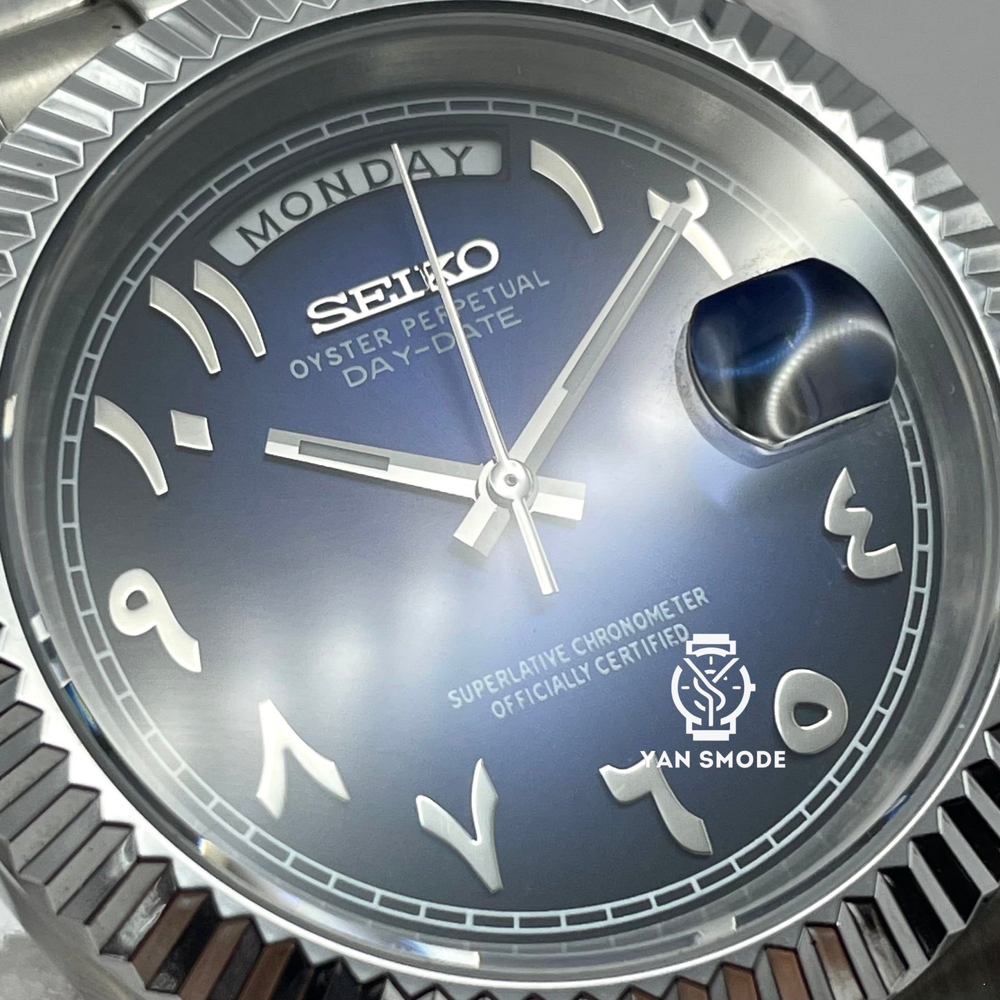 Day Date Arabic Dial Bleu Foncé