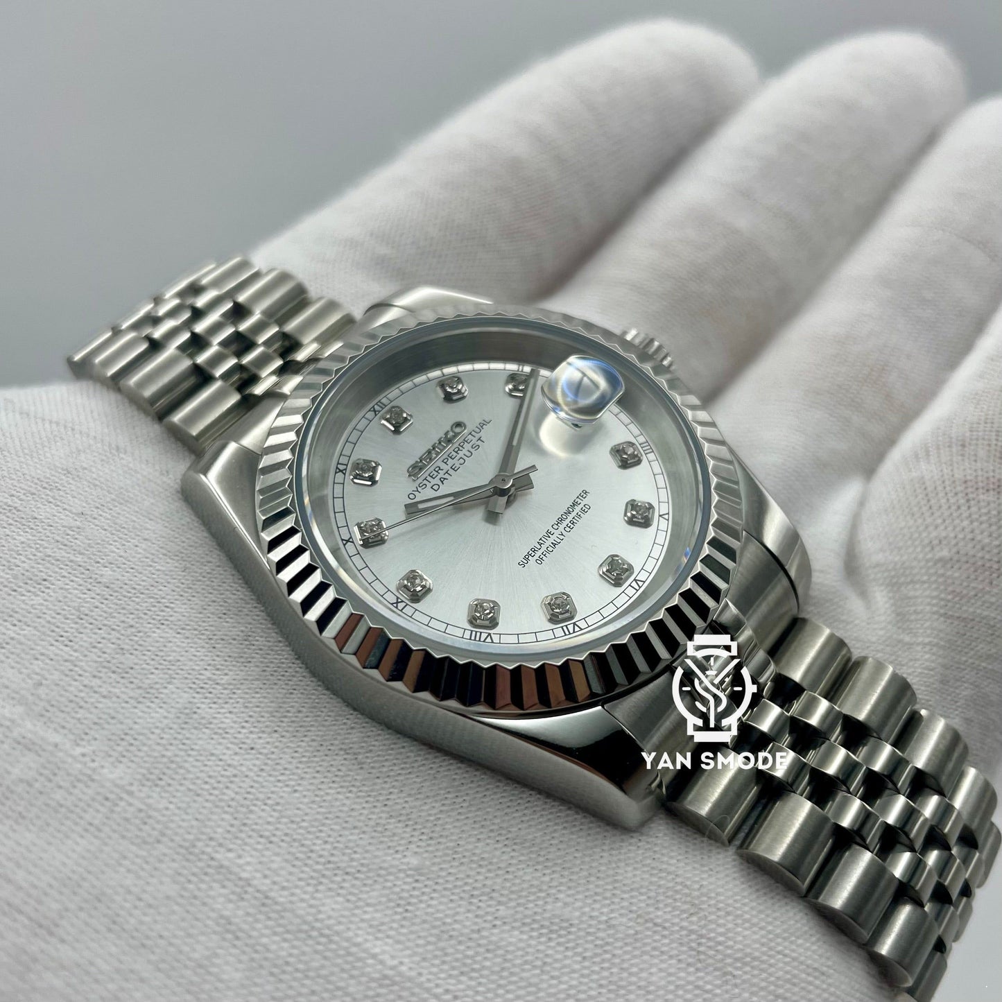 Date Just Grey Diamond Decorated