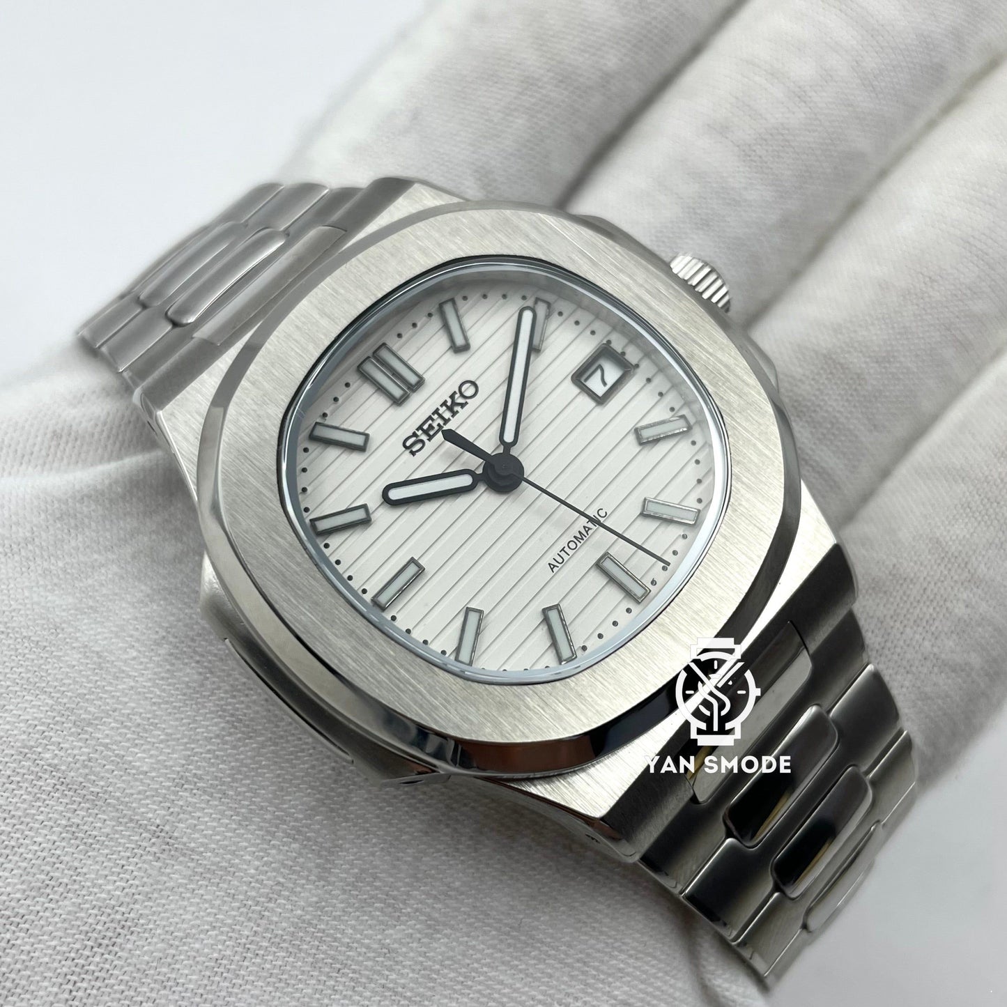 Nautilus White