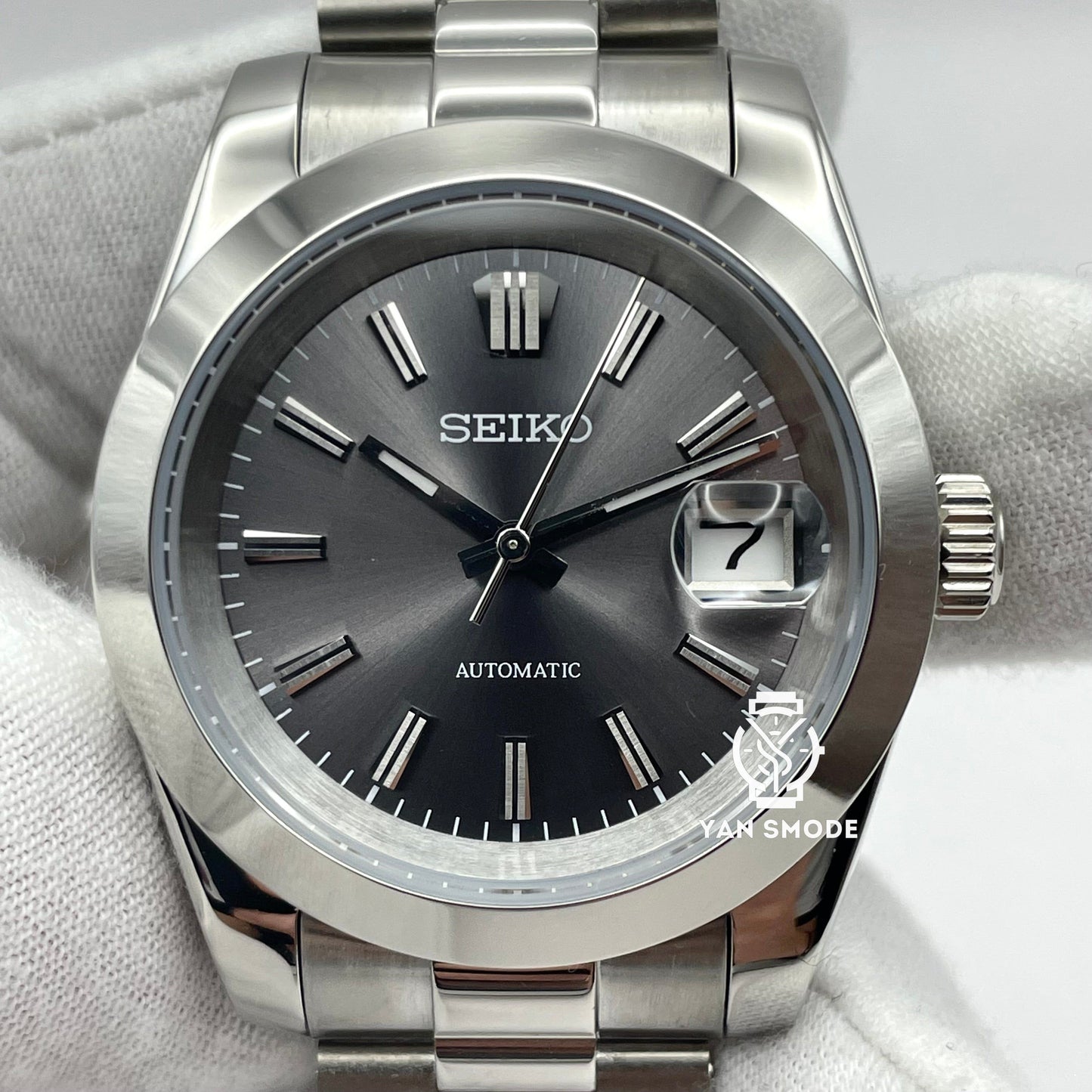 Date Just Grey