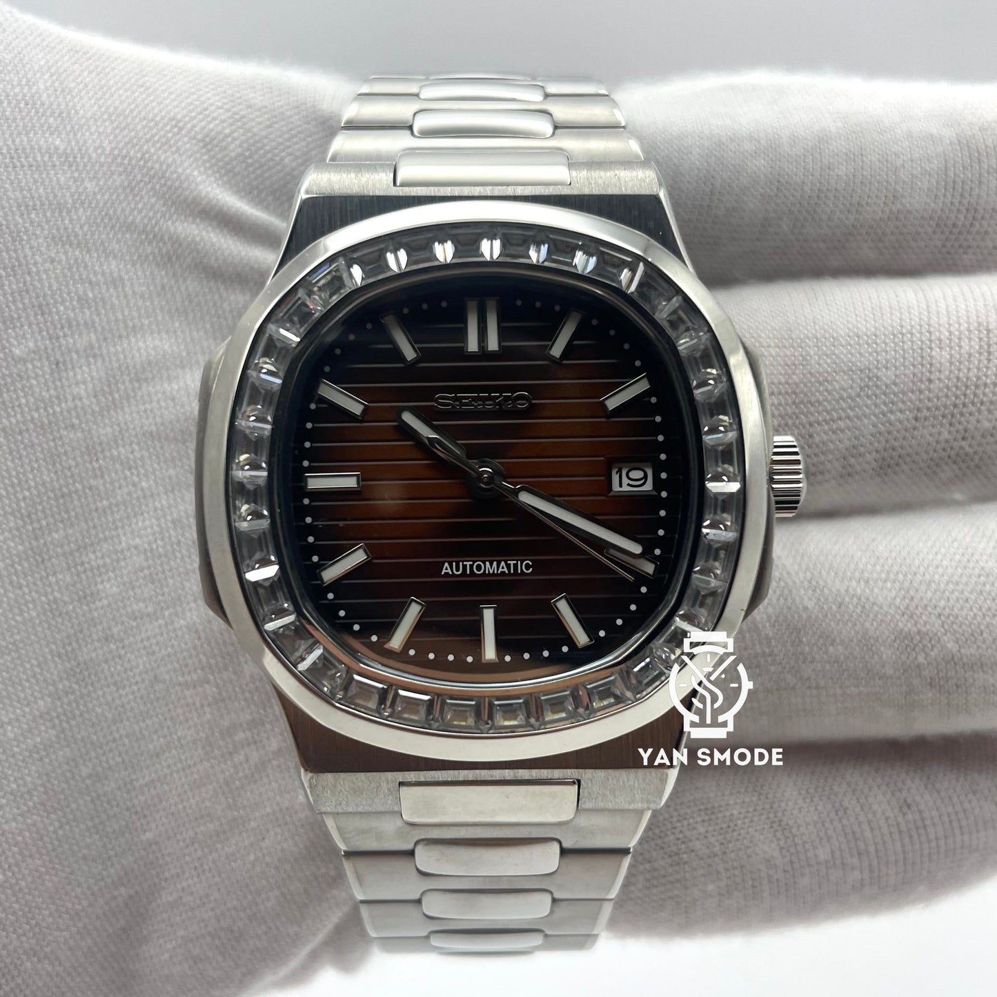Nautilus Caramel Diamond Decorated