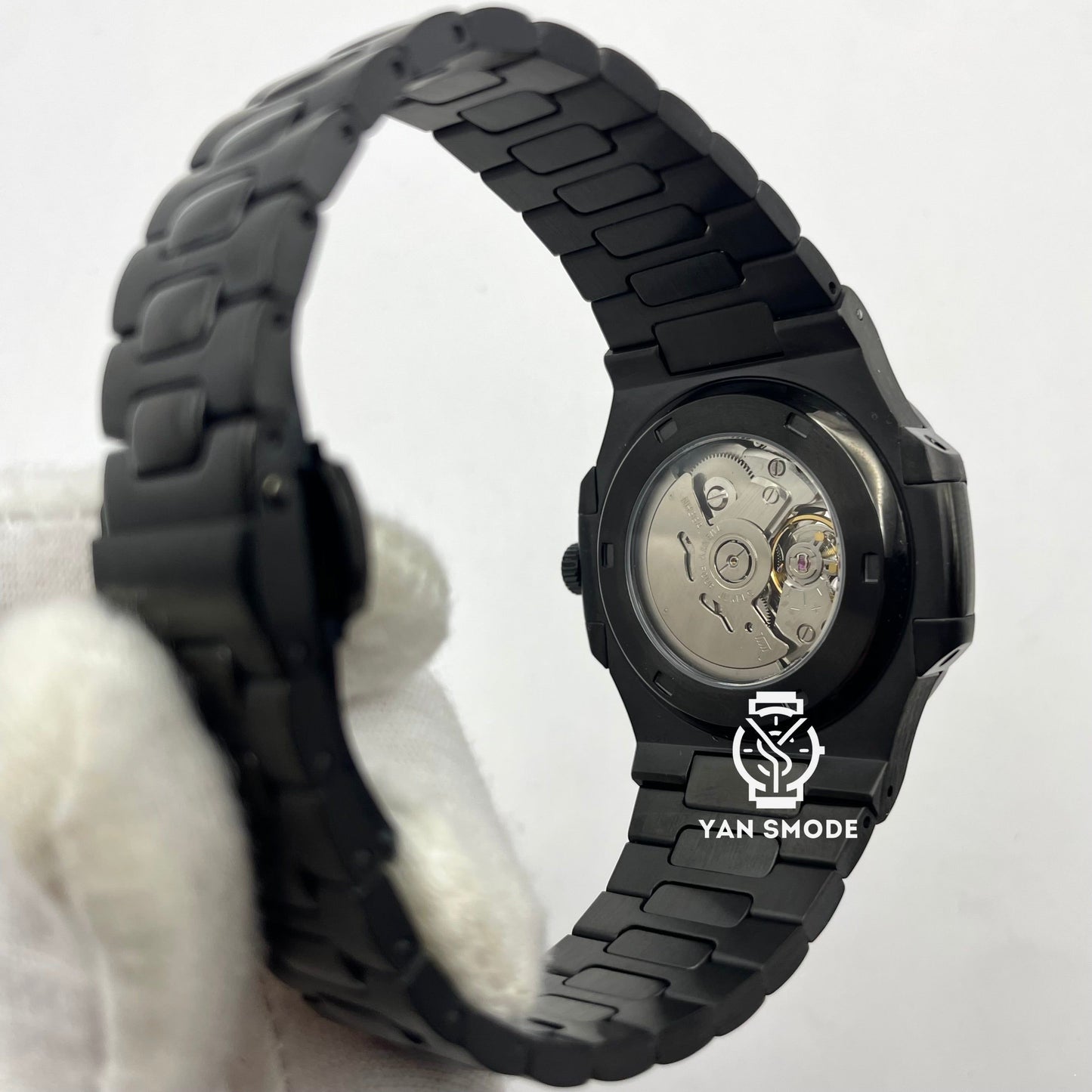 Nautilus Fully Black Open