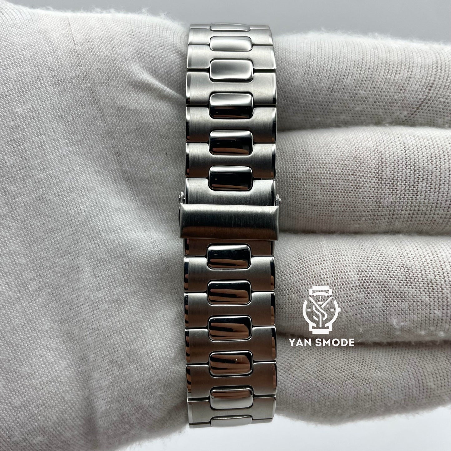 Nautilus Black Open
