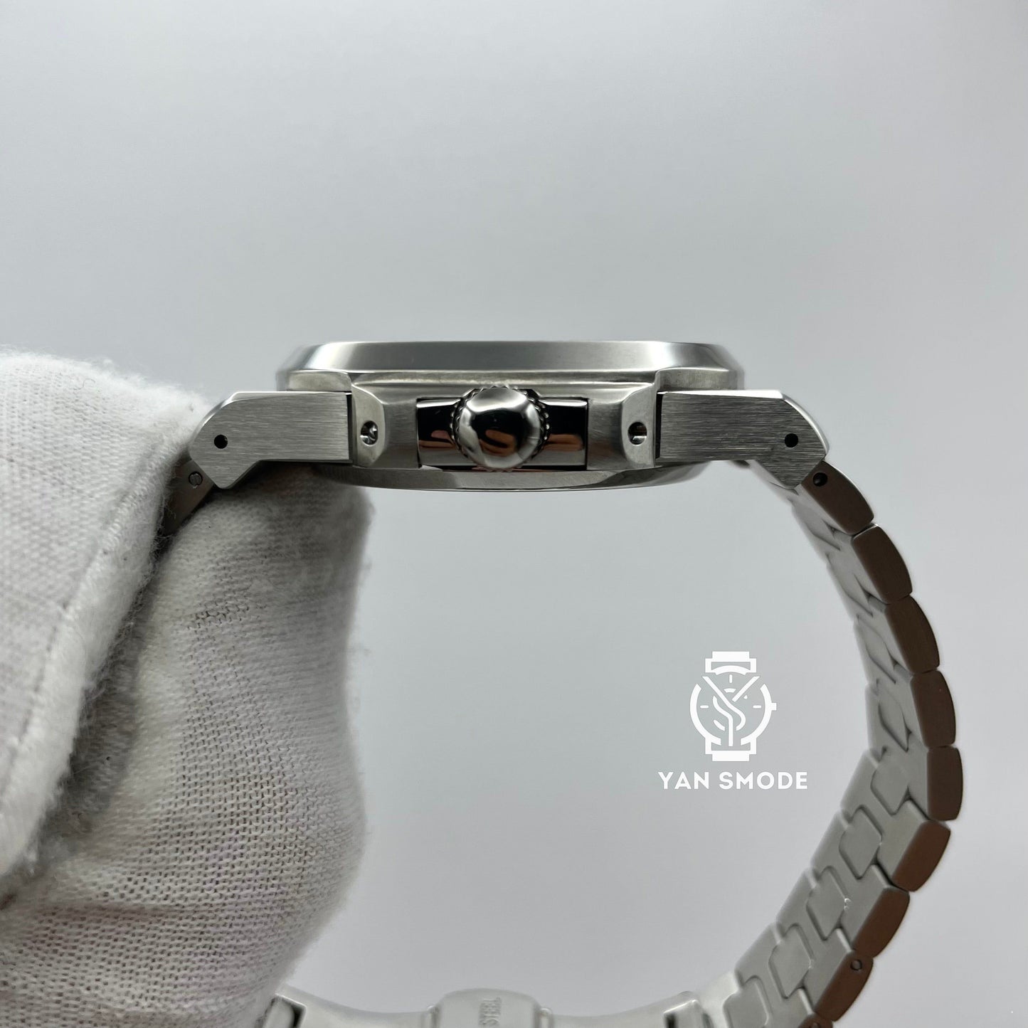 Nautilus Black Open