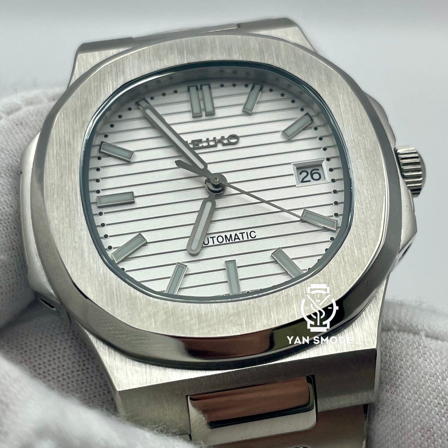 Nautilus White