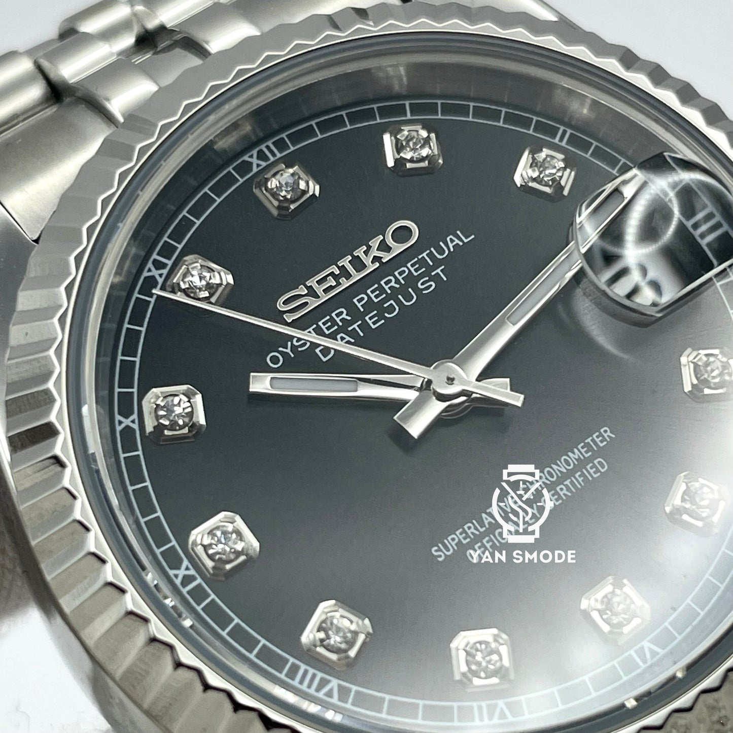 Date Just Grey Diamond Decorated