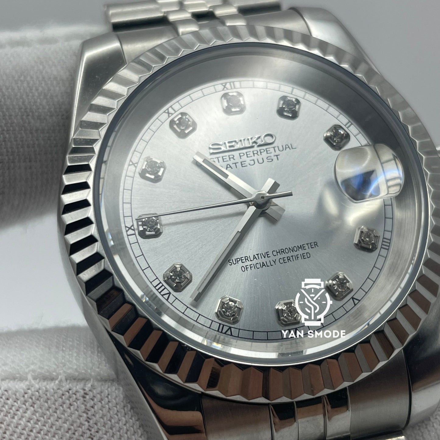 Date Just Grey Diamond Decorated