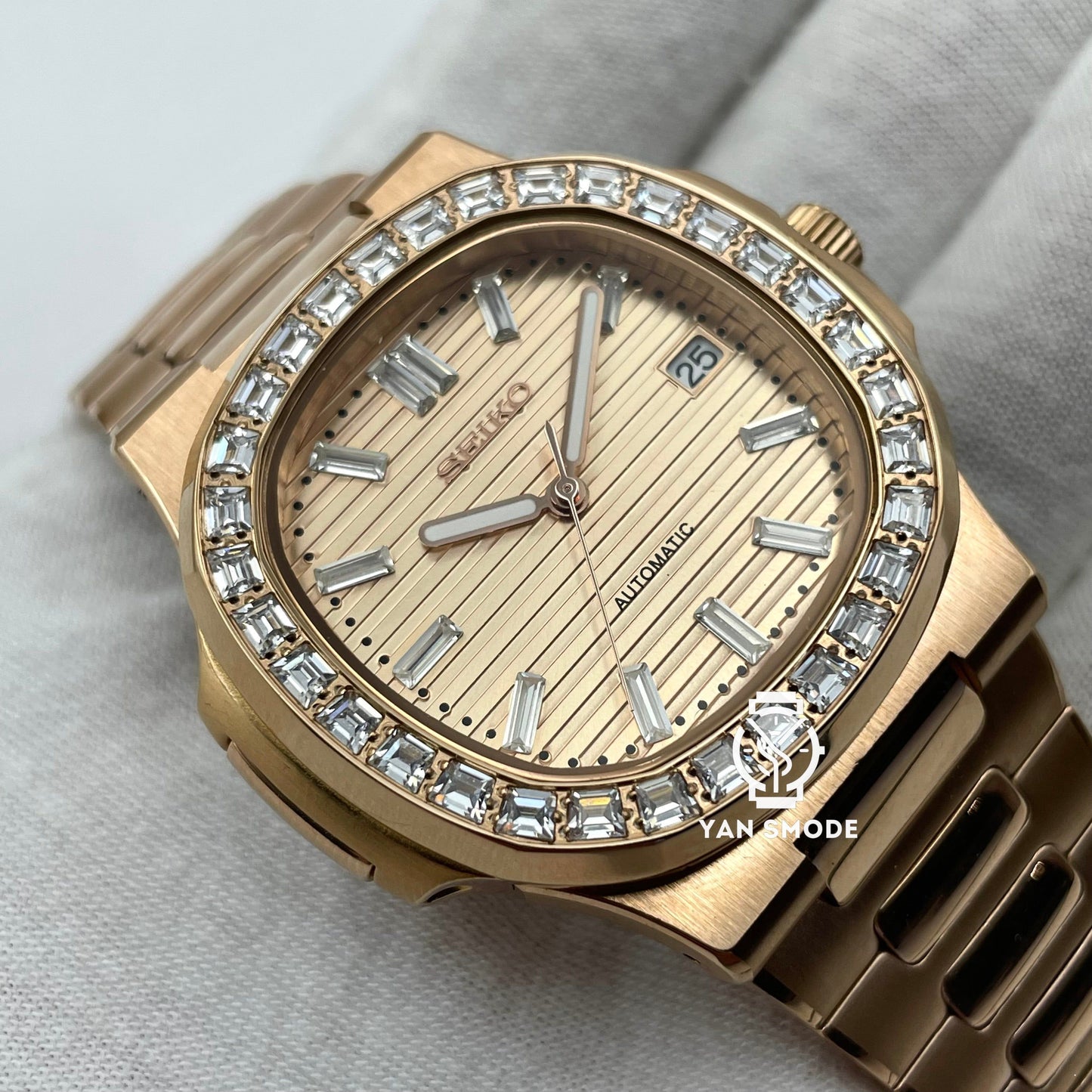 Nautilus Caramel Diamond Decorated