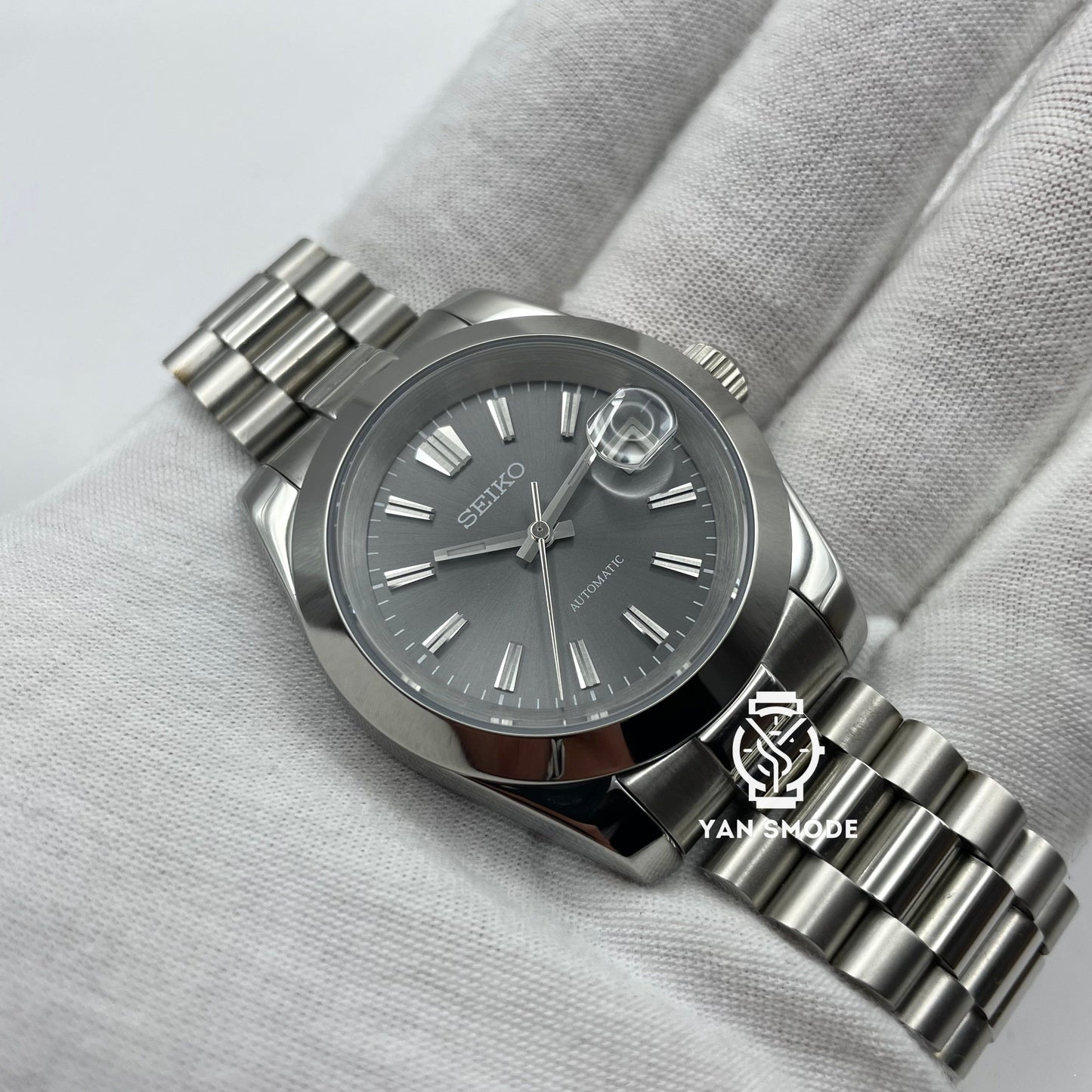 Date Just Grey