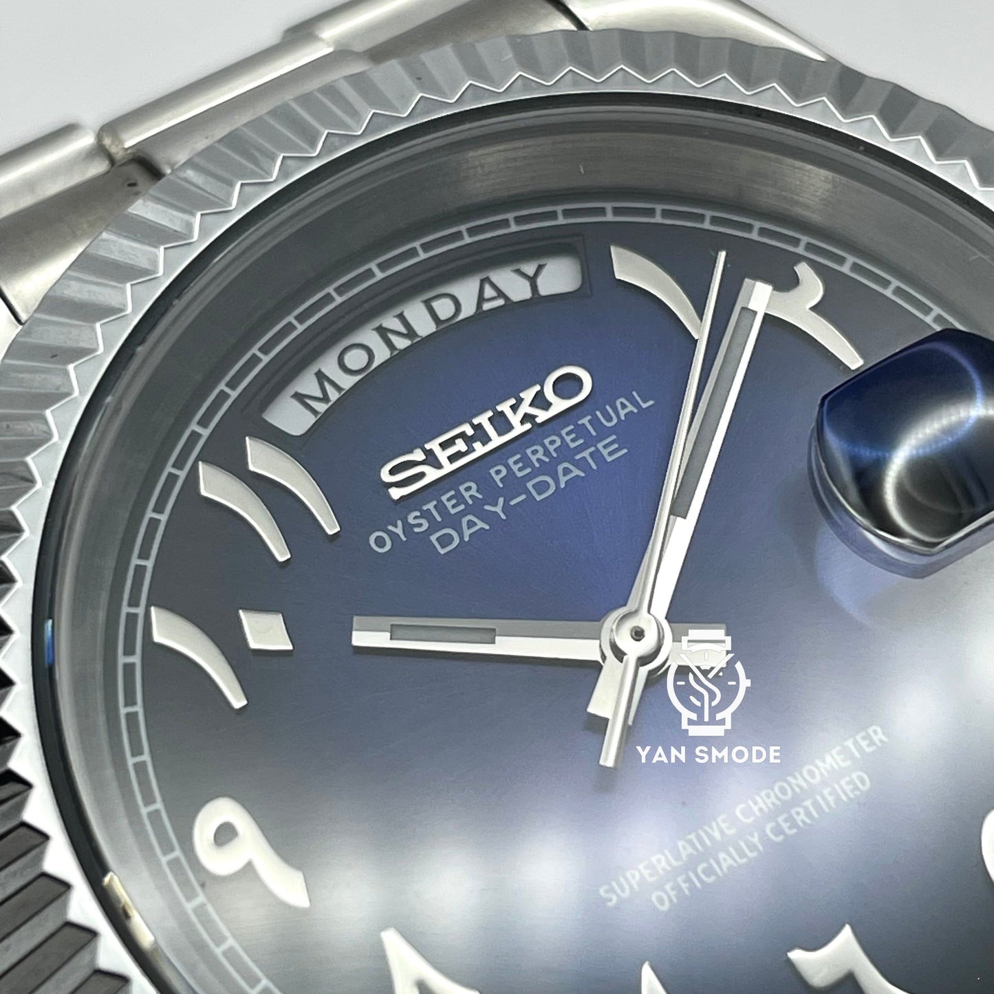 Day Date Arabic Dial Bleu Foncé