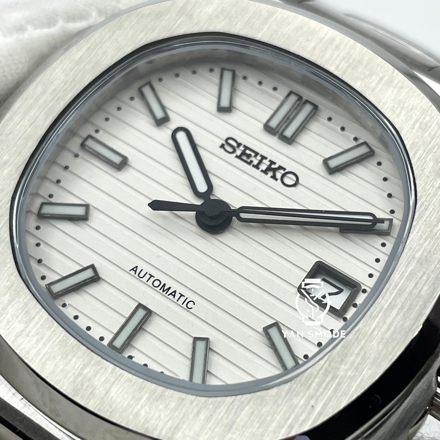 Nautilus White