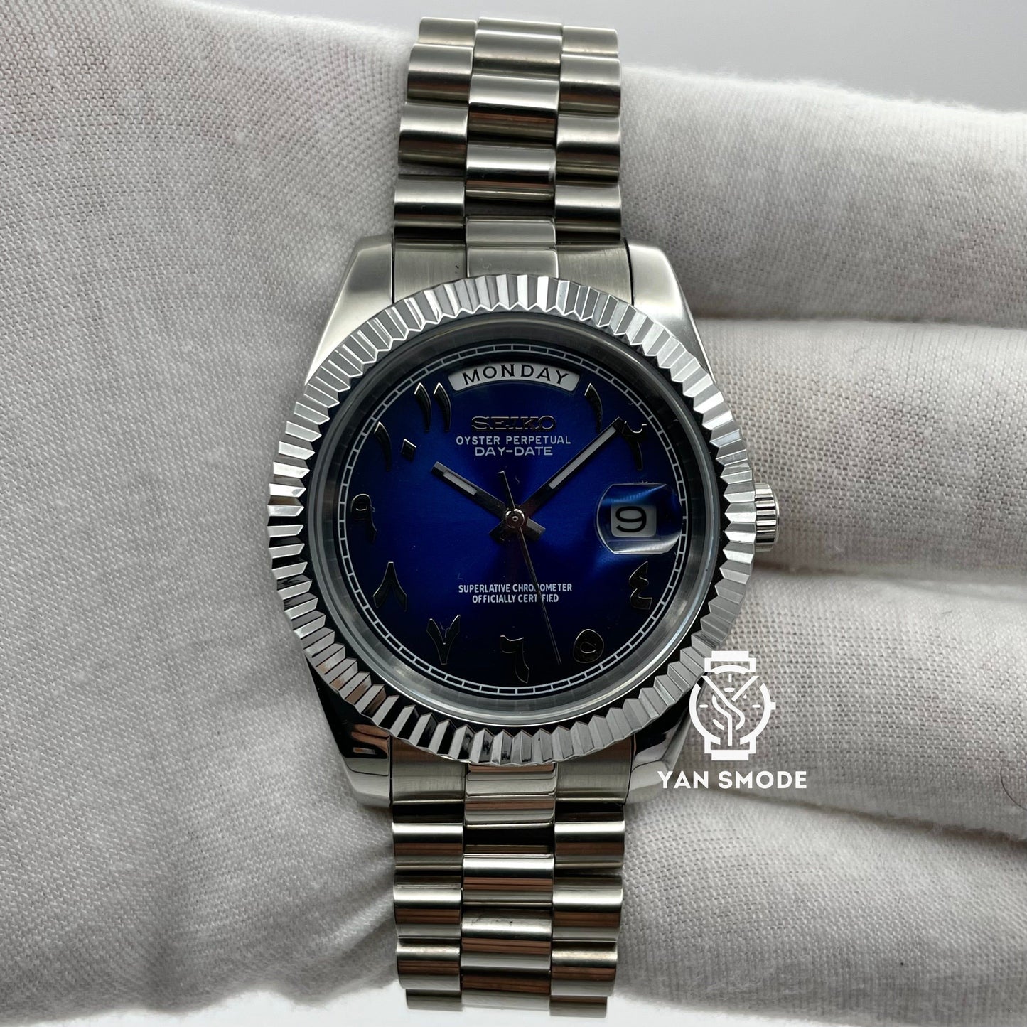 Day Date Arabic Dial Bleu Foncé