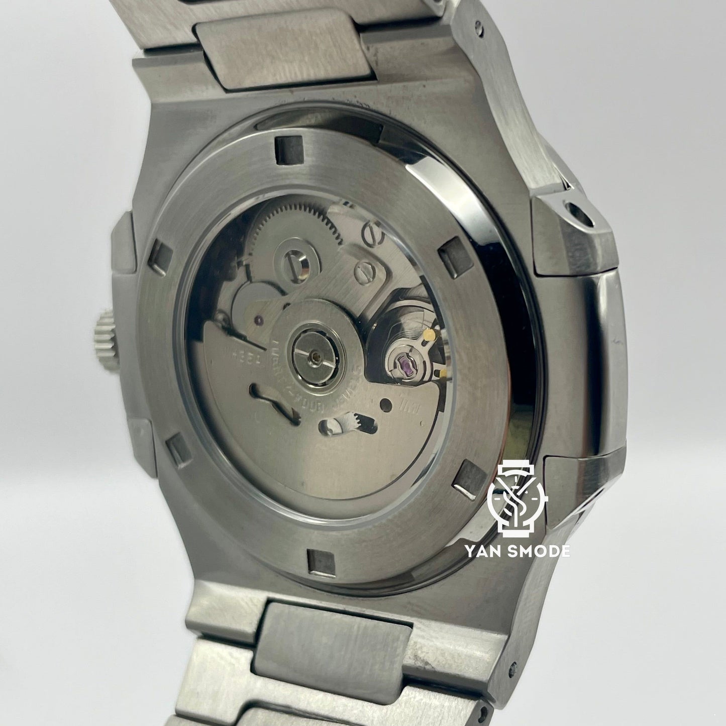 Nautilus White