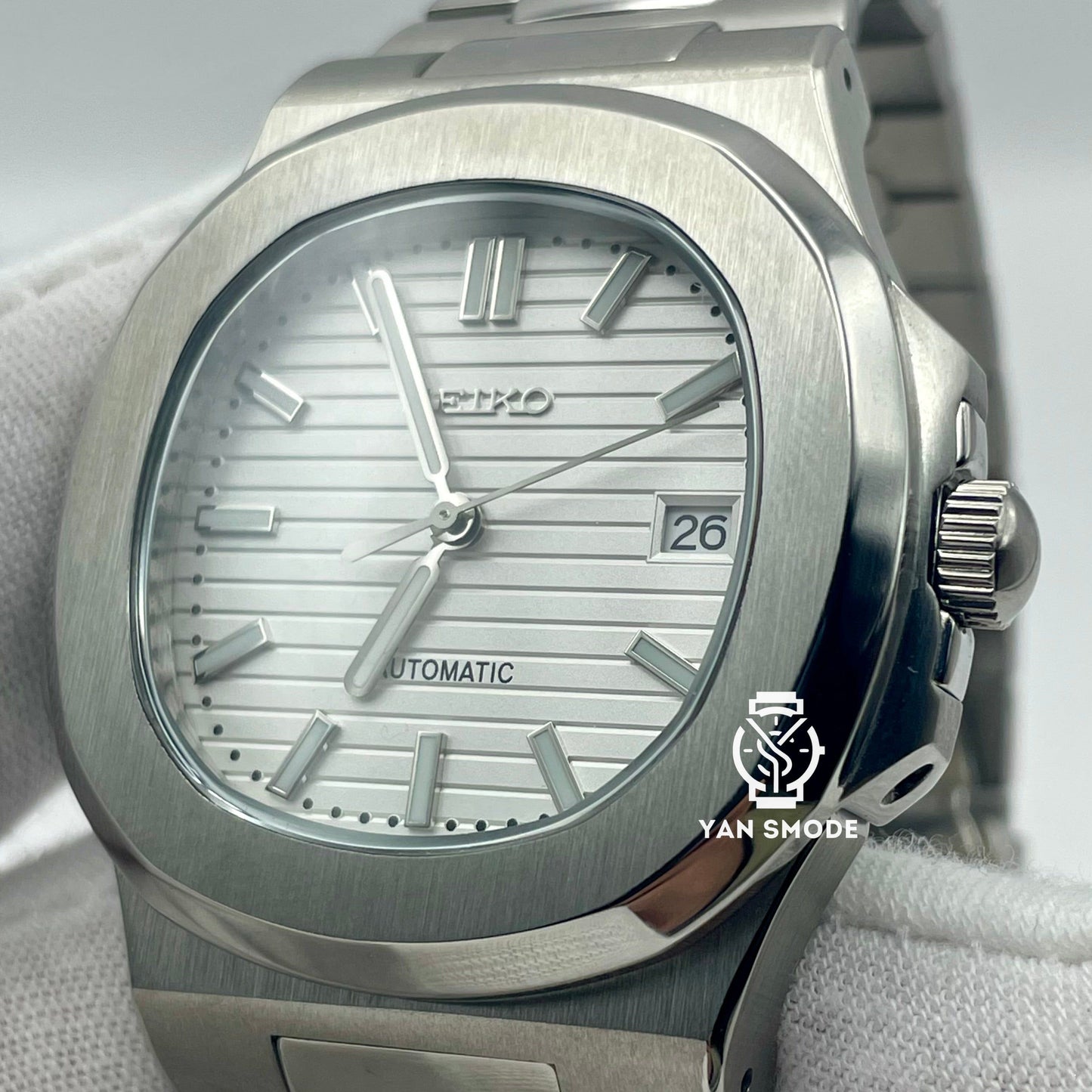 Nautilus White