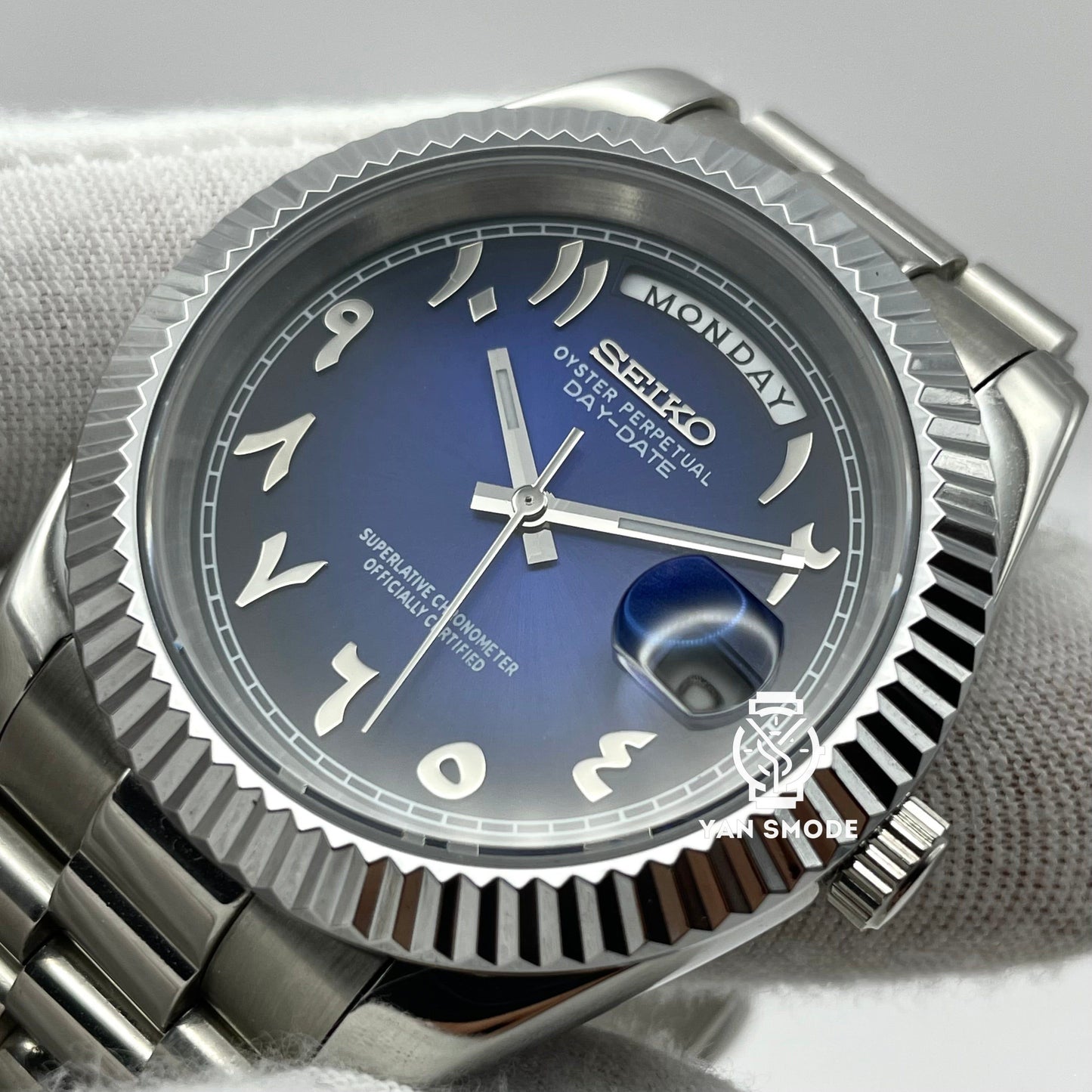 Day Date Arabic Dial Bleu Foncé
