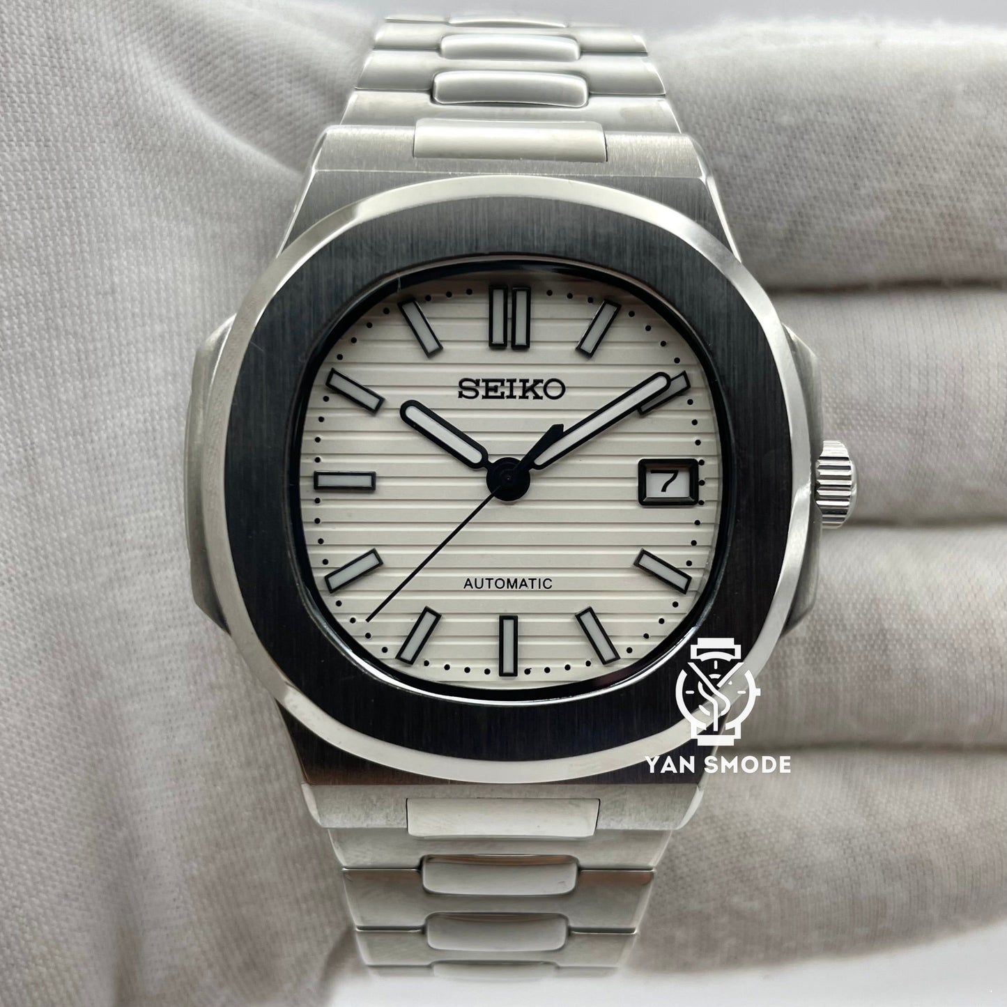 Nautilus White