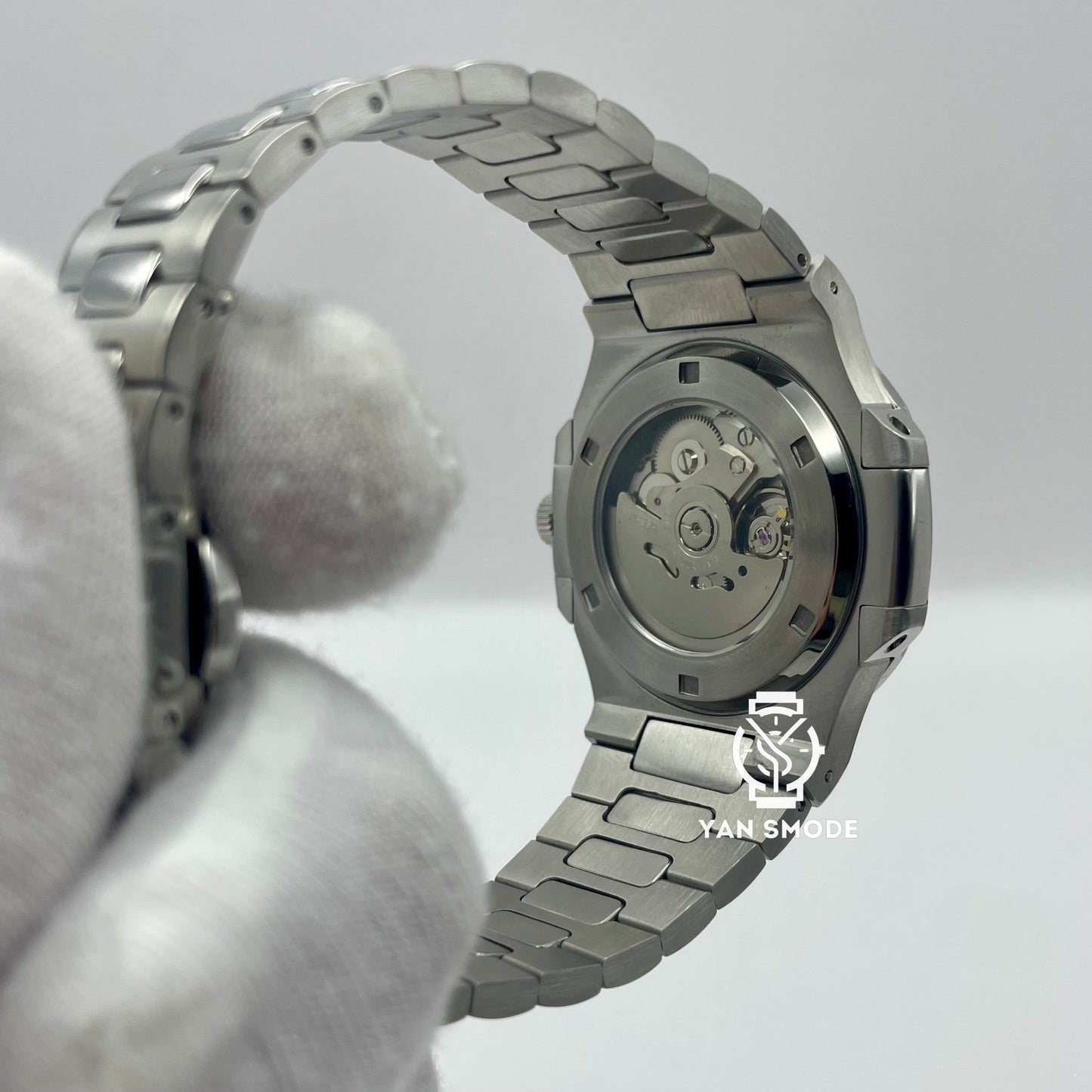 Nautilus White