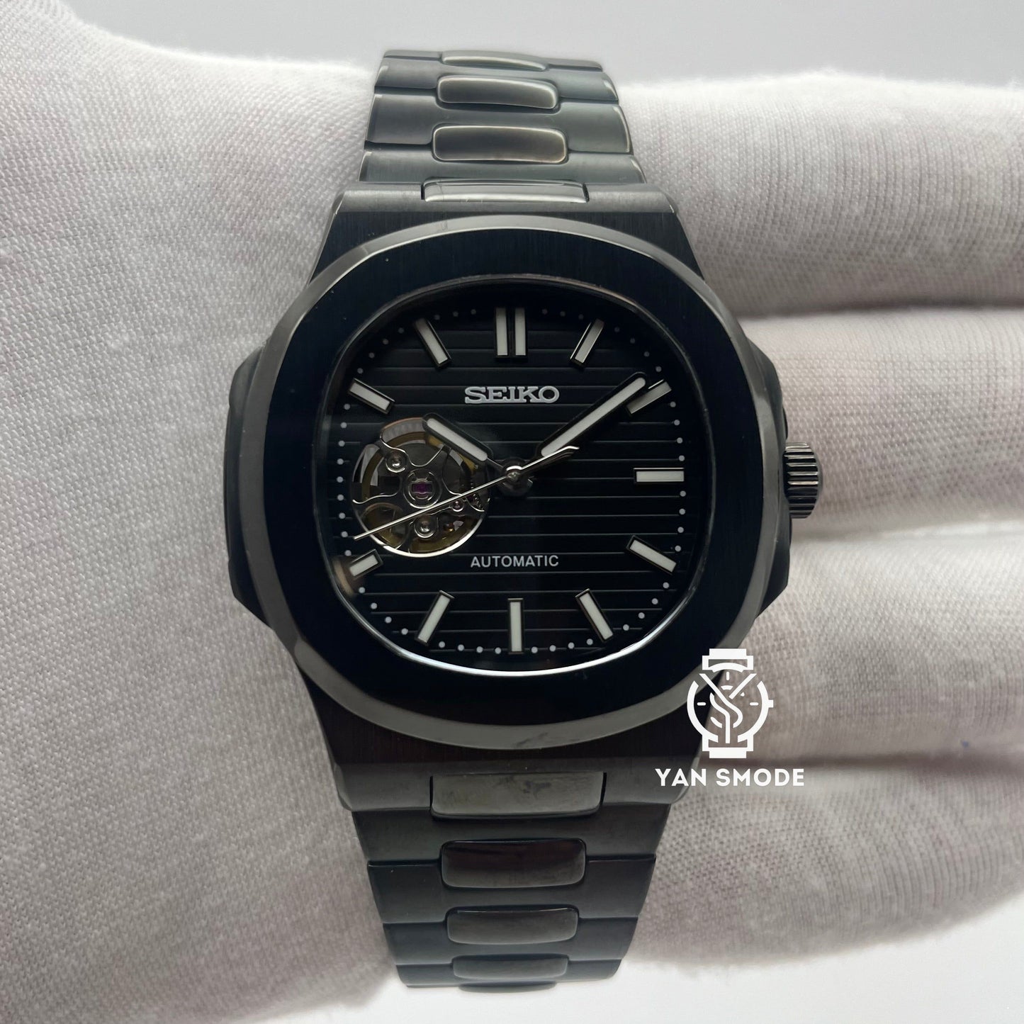 Nautilus Fully Black Open