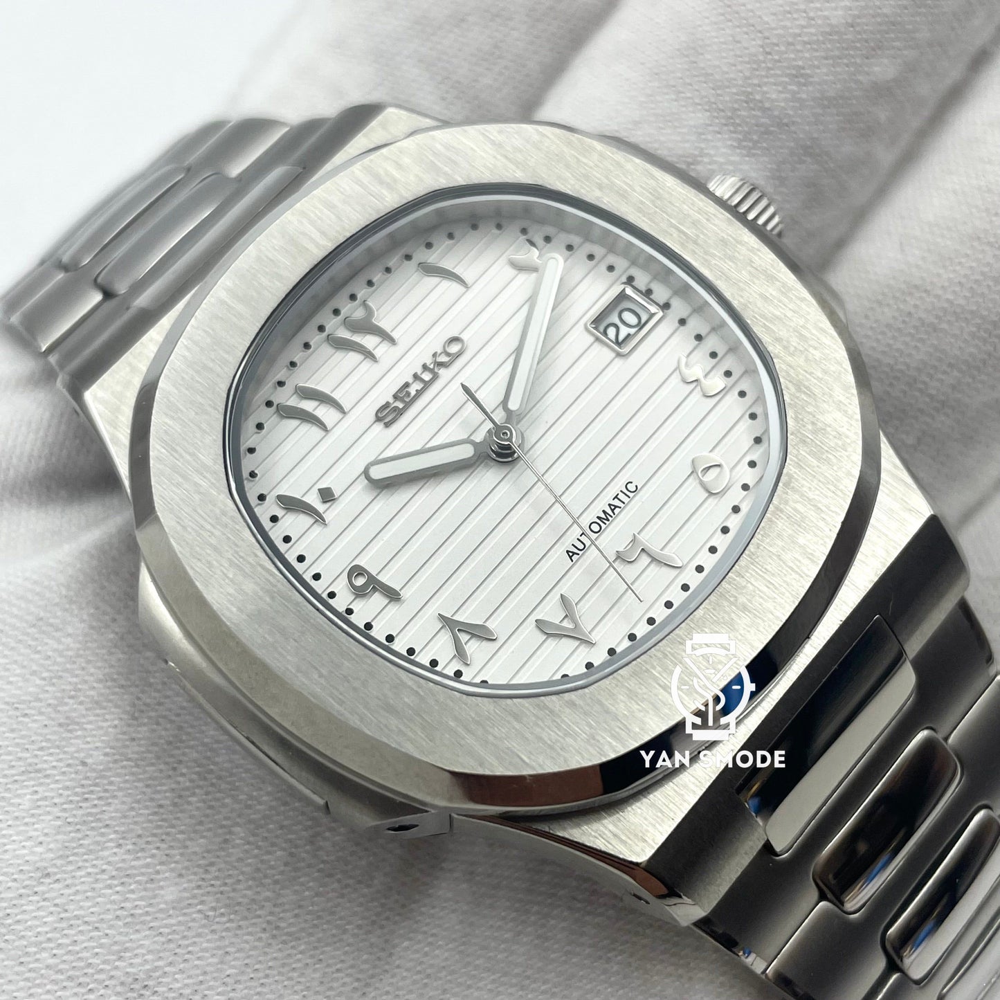 Nautilus White