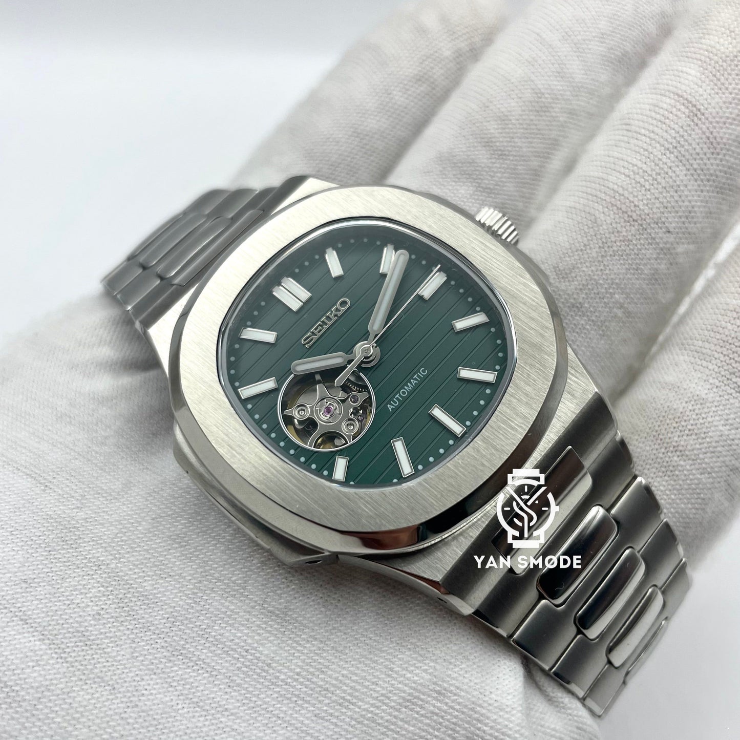 Nautilus Black Open