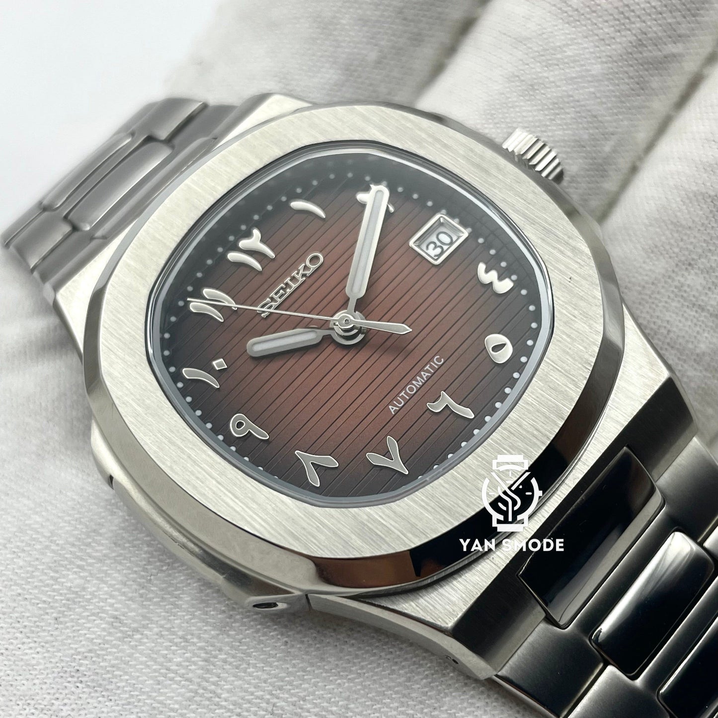 Nautilus White