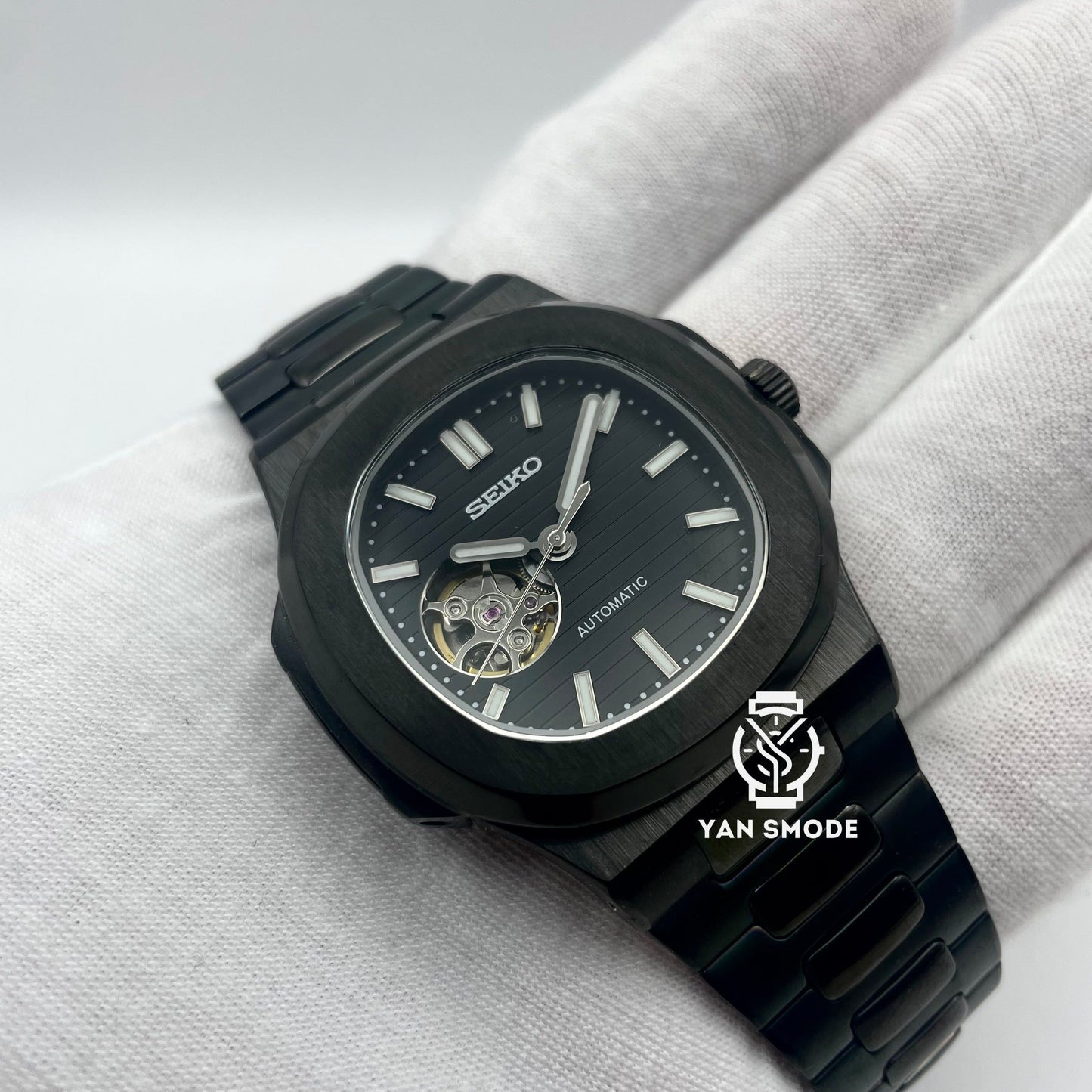 Nautilus Fully Black Open