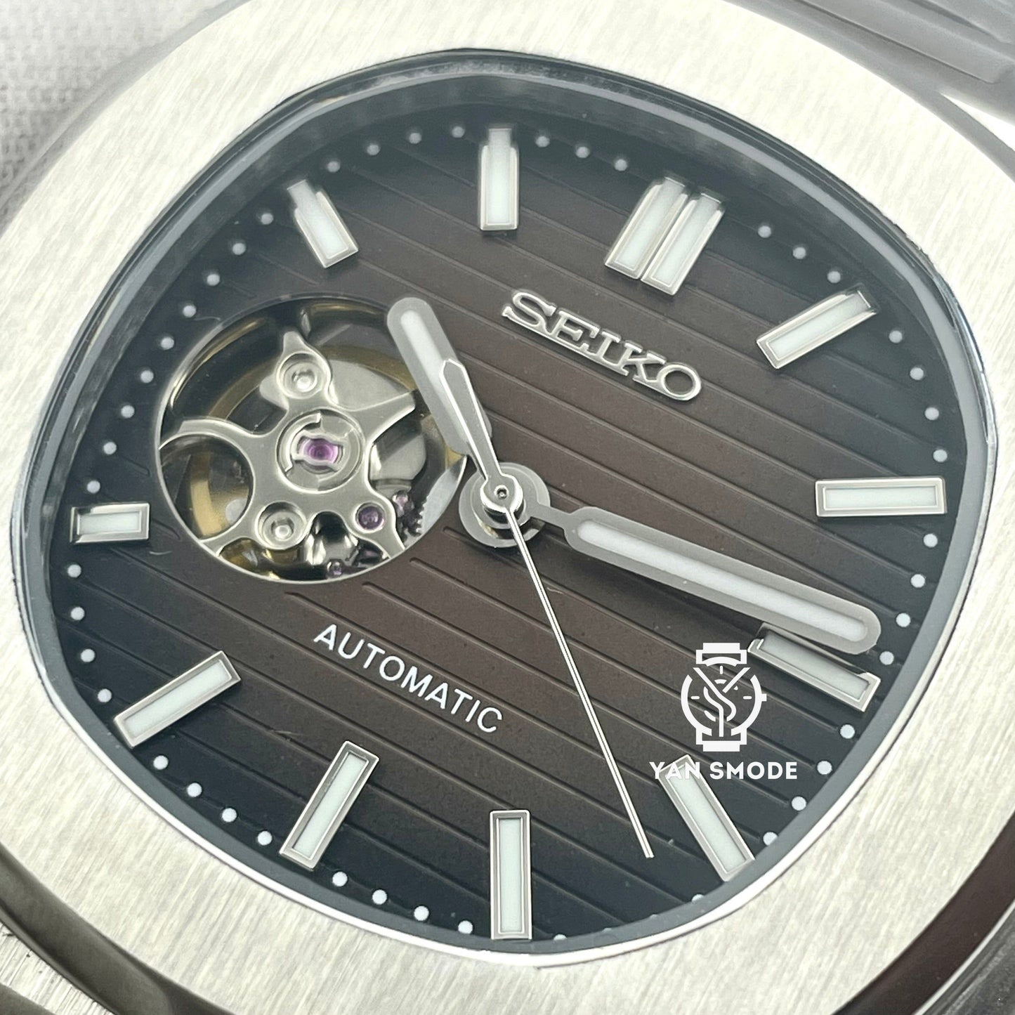 Nautilus White