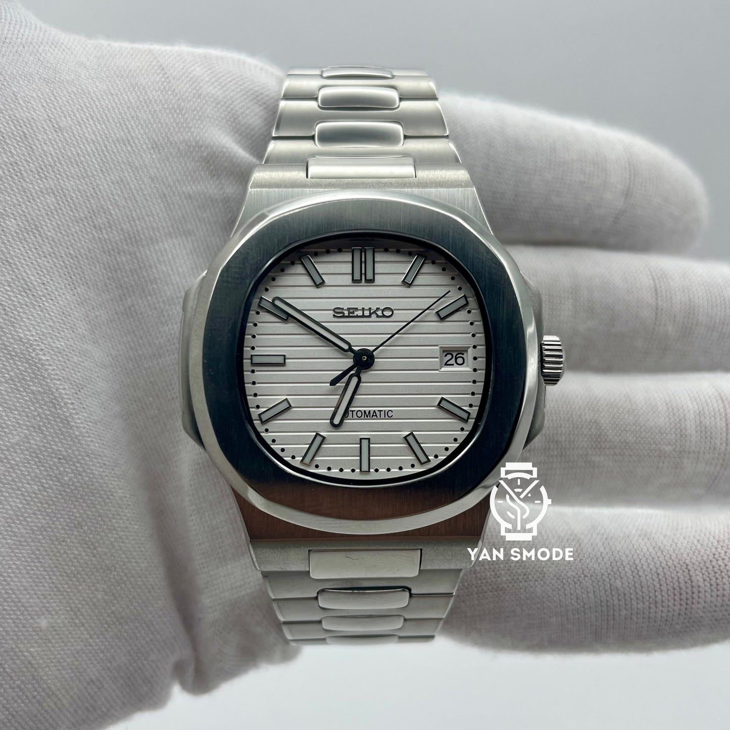 Nautilus White