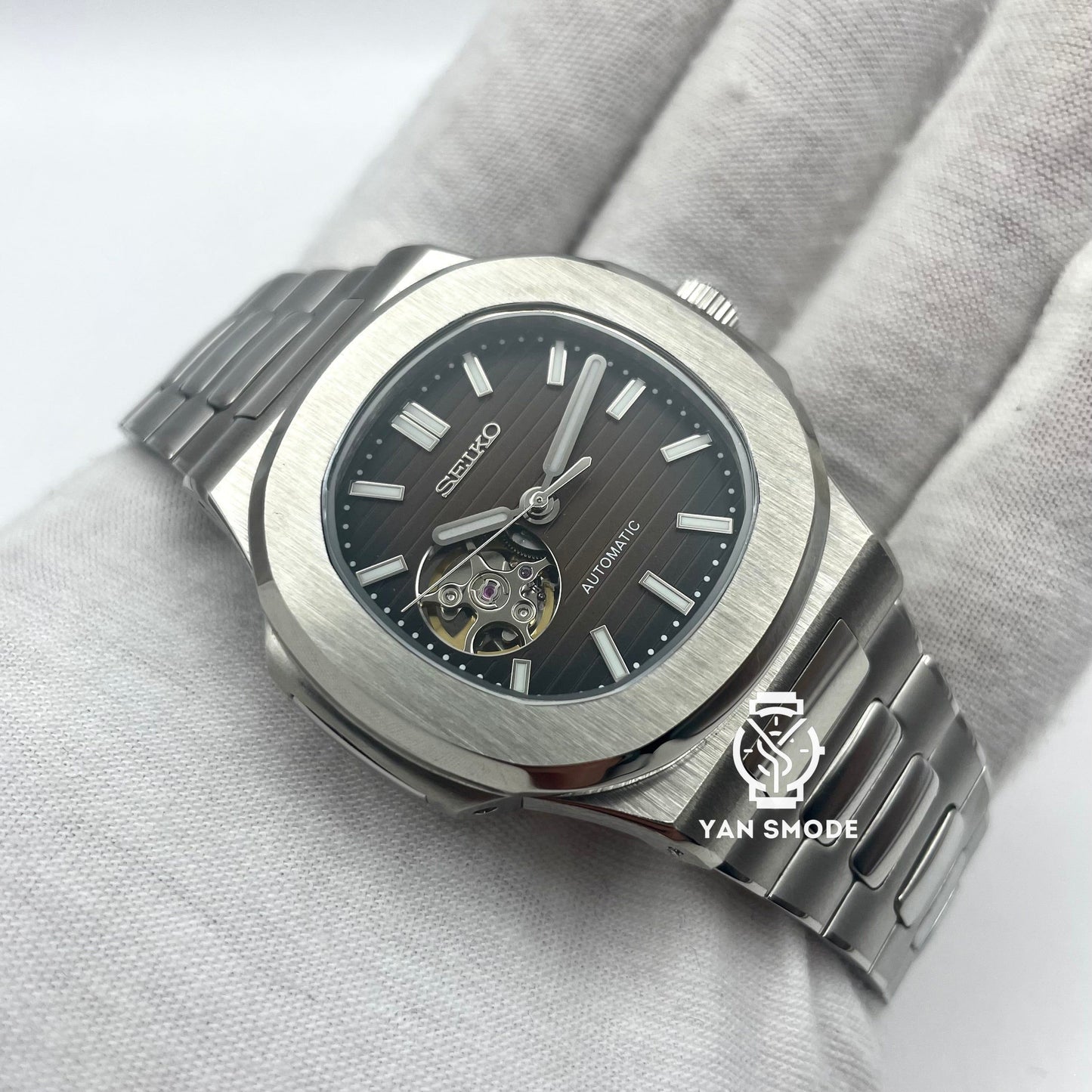 Nautilus White